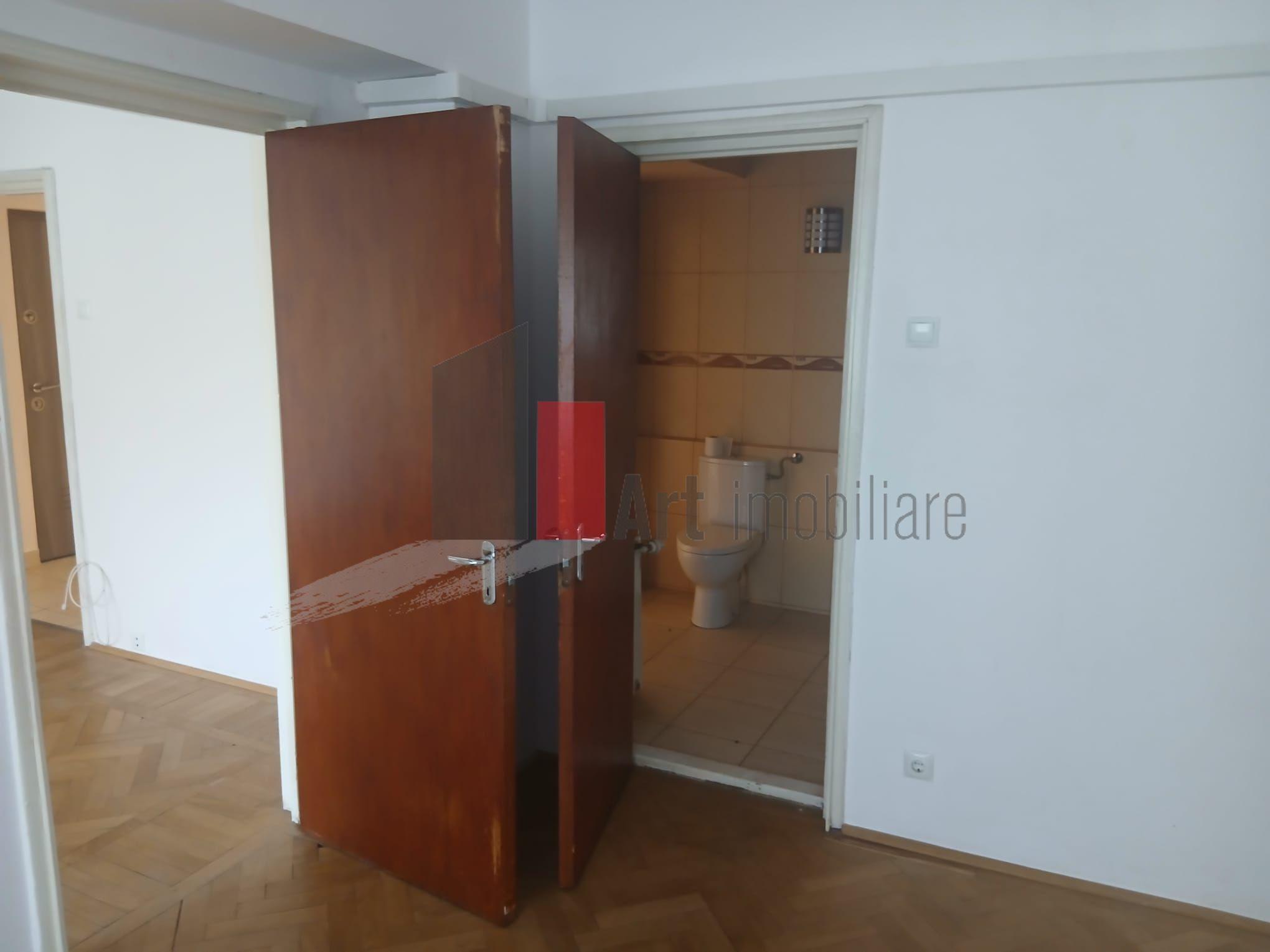 3 Camere Universitate - Parcul Cismigiu - 4