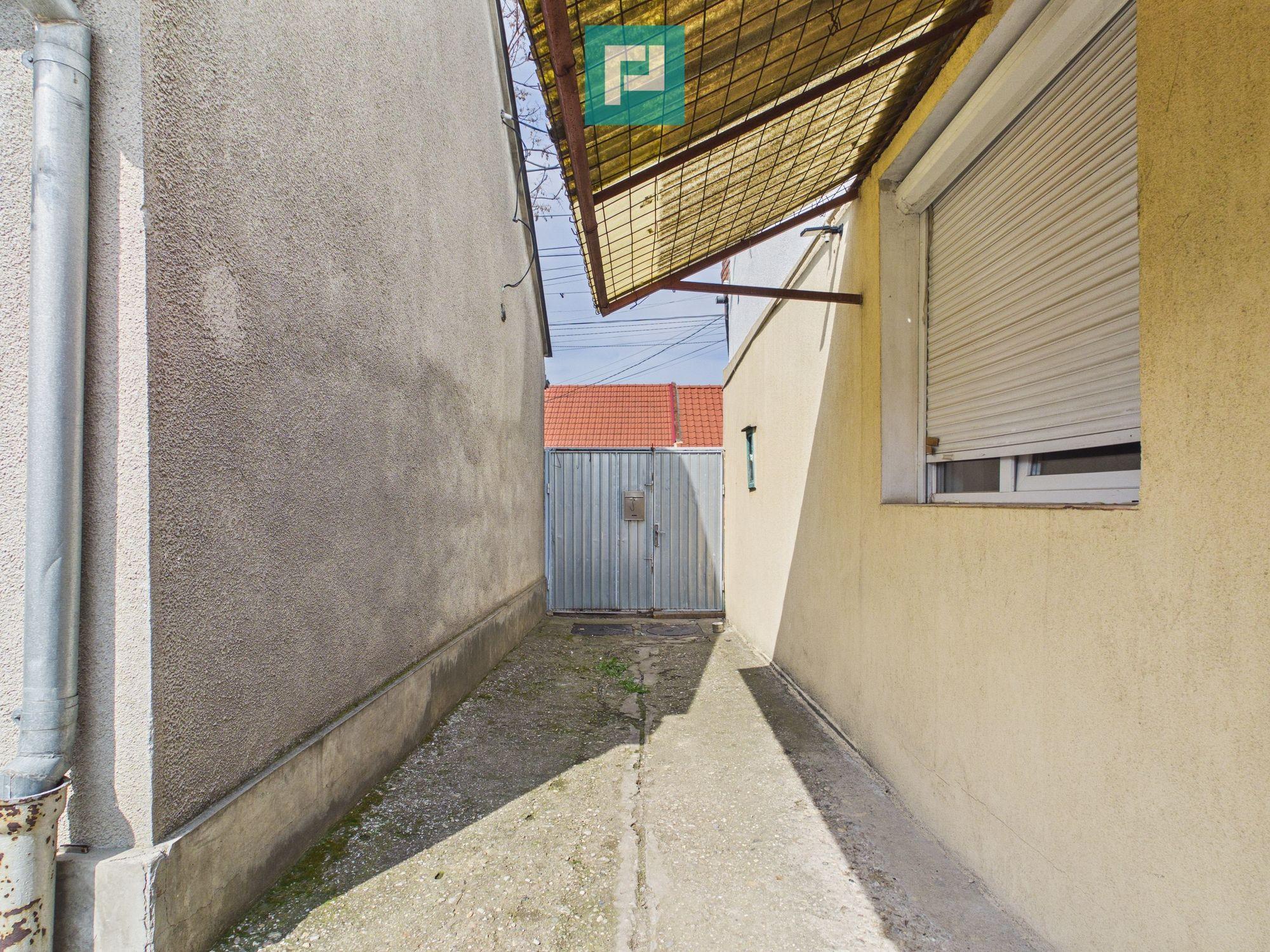 2 case separate + curte 1400 mp – Zona Dâmbovița - 23