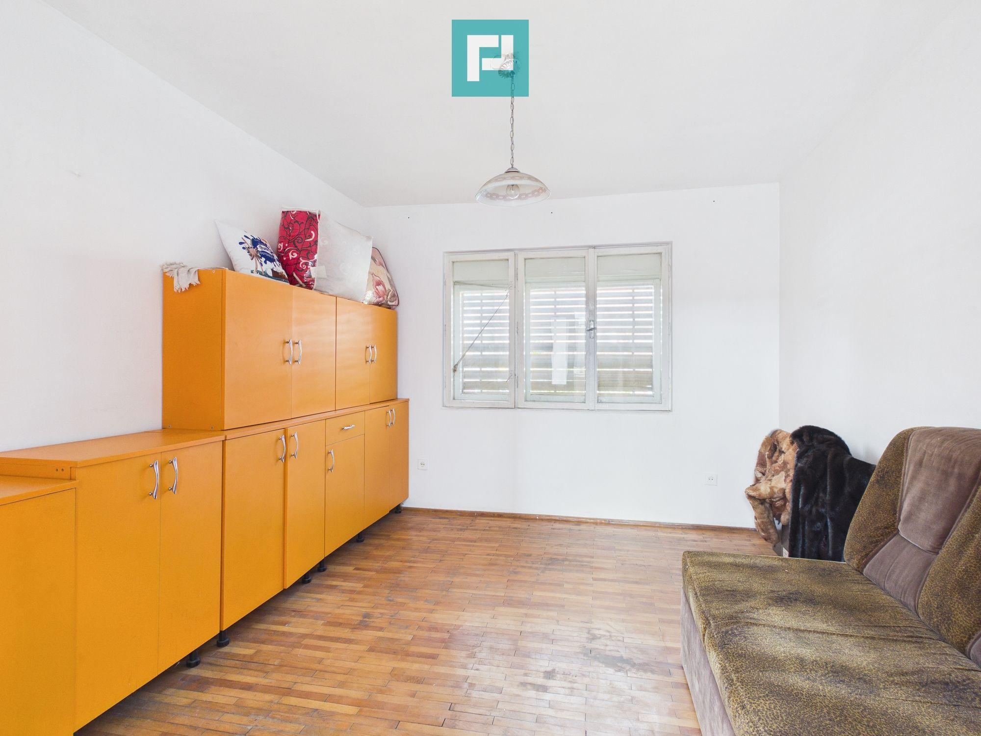 2 case separate + curte 1400 mp – Zona Dâmbovița - 12