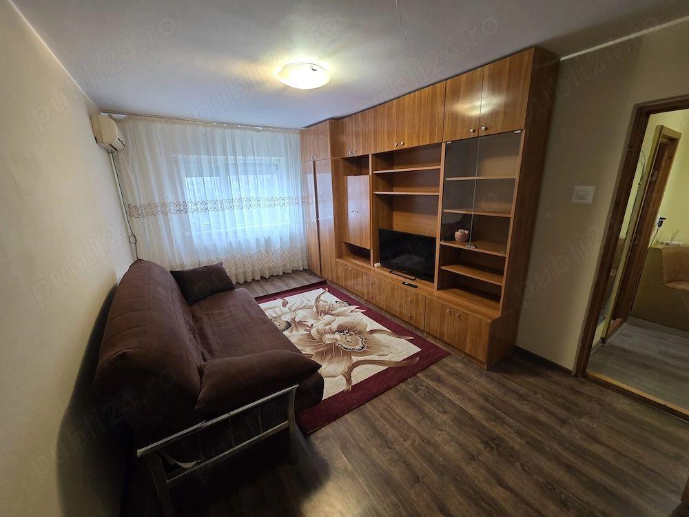 De inchiriat apartament cu 3 camere Micro 17, 343 euro - 1