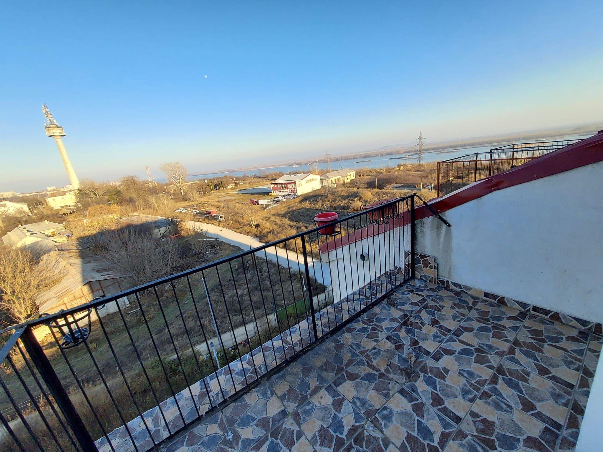 Mansarda situata in Micro 21, cu balcon si vedere la Dunare - 1