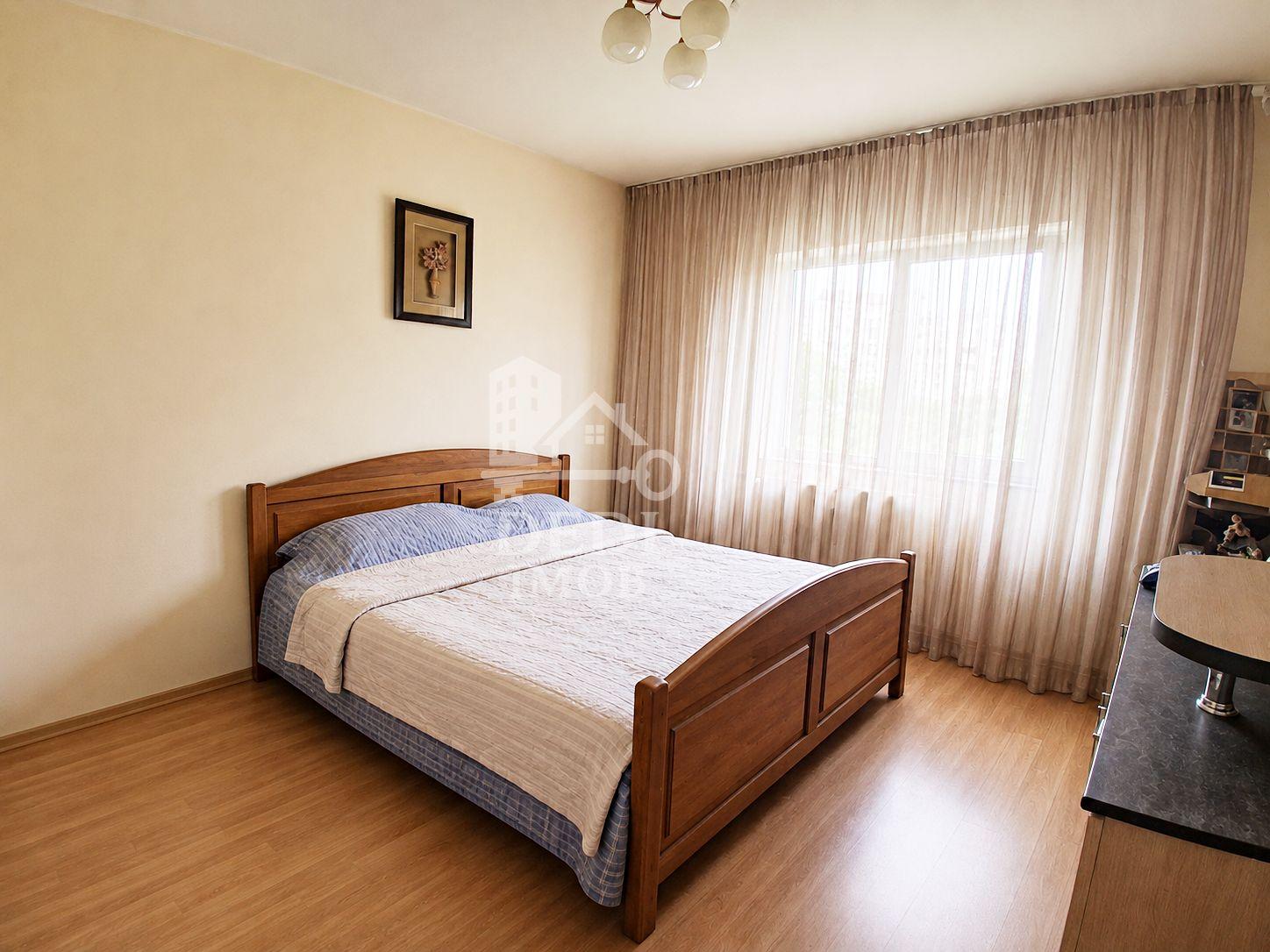 Apartament 3 camere de vânzare in zona Decebal, Oradea - 2