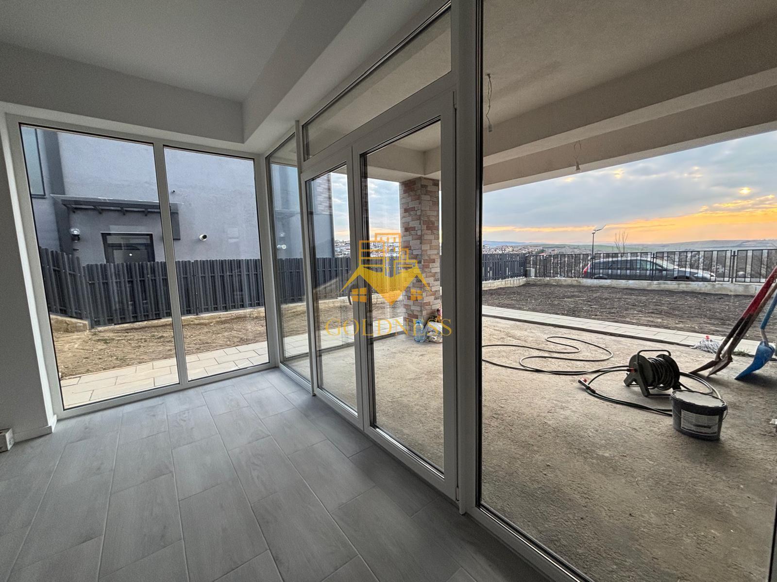 Casa moderna, prima inchiriere, 600 mp teren, curte, parcare, Dezmir - 1