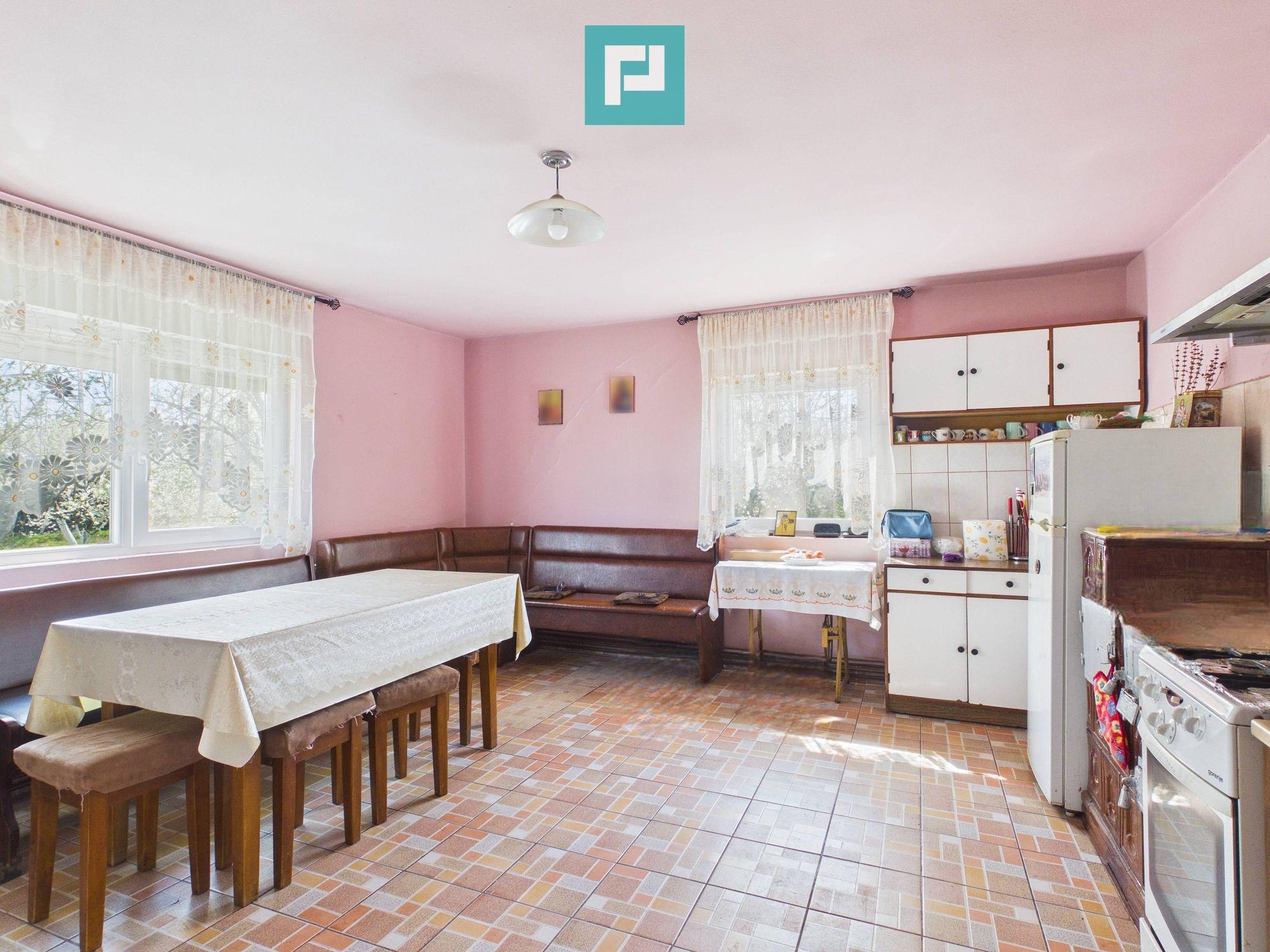 Casă solidă cu 5 camere in localitatea Almaș, Arad - 3