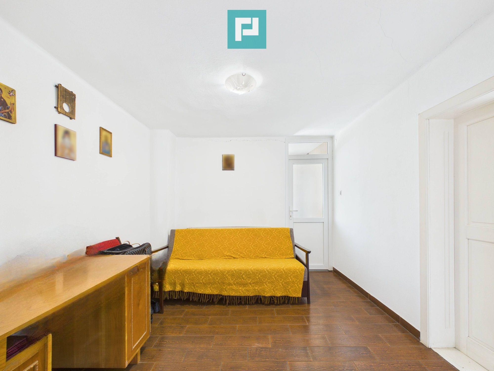 Casă solidă cu 5 camere in localitatea Almaș, Arad - 8