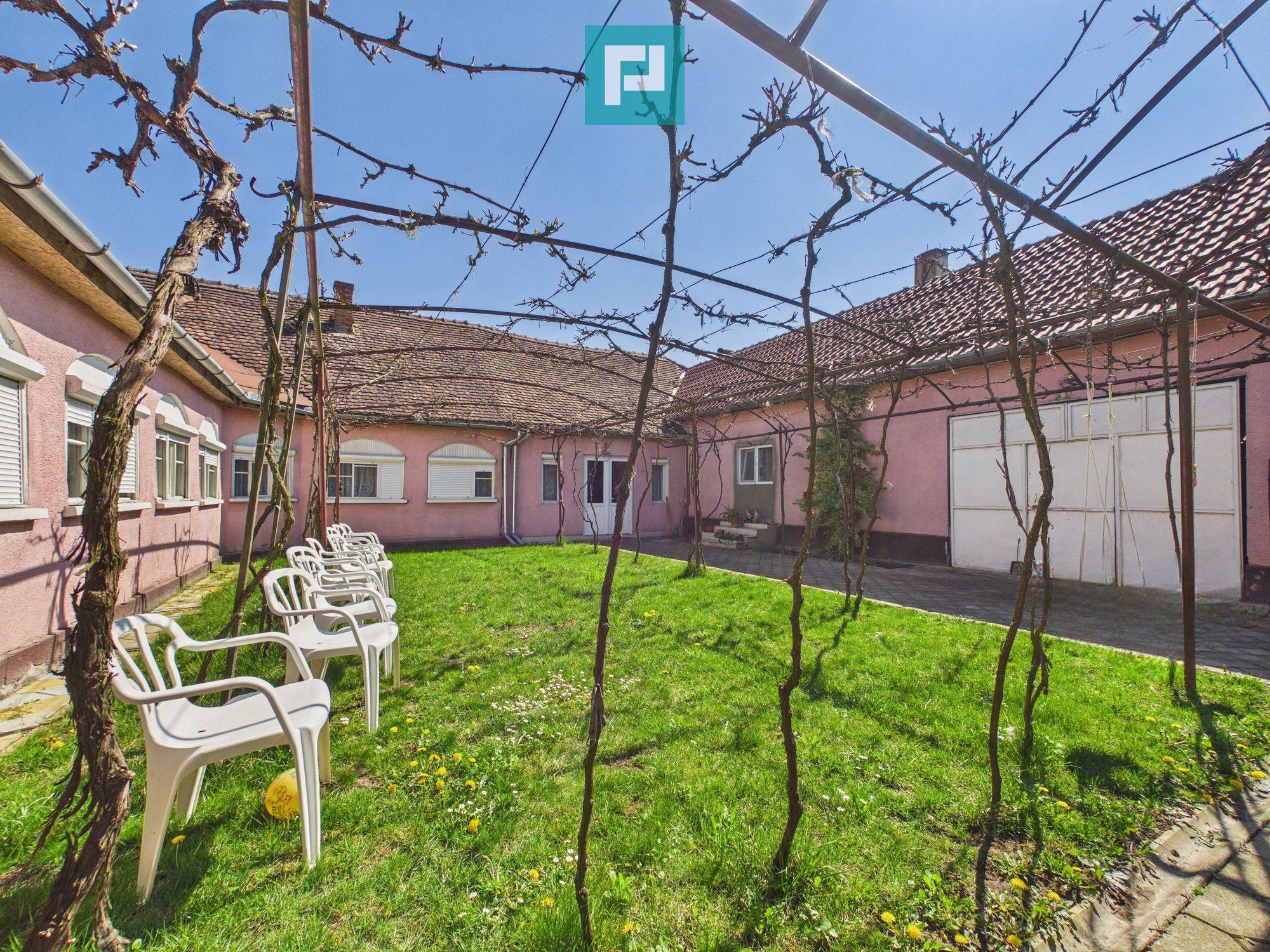 Casă solidă cu 5 camere in localitatea Almaș, Arad - 1