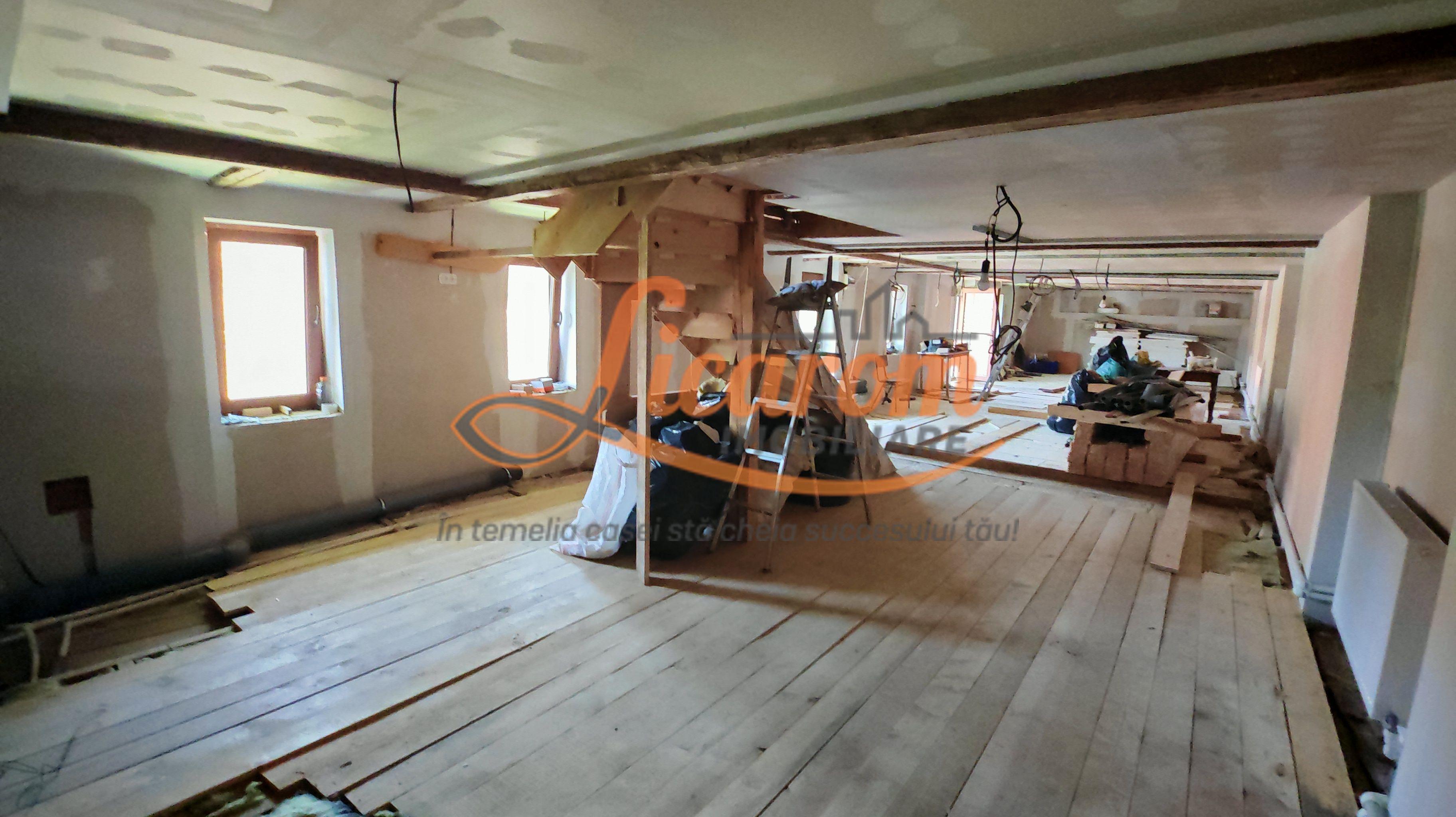 CASA SASEASCA comuna VULCAN,zona foarte buna,teren 3000 mp - 30