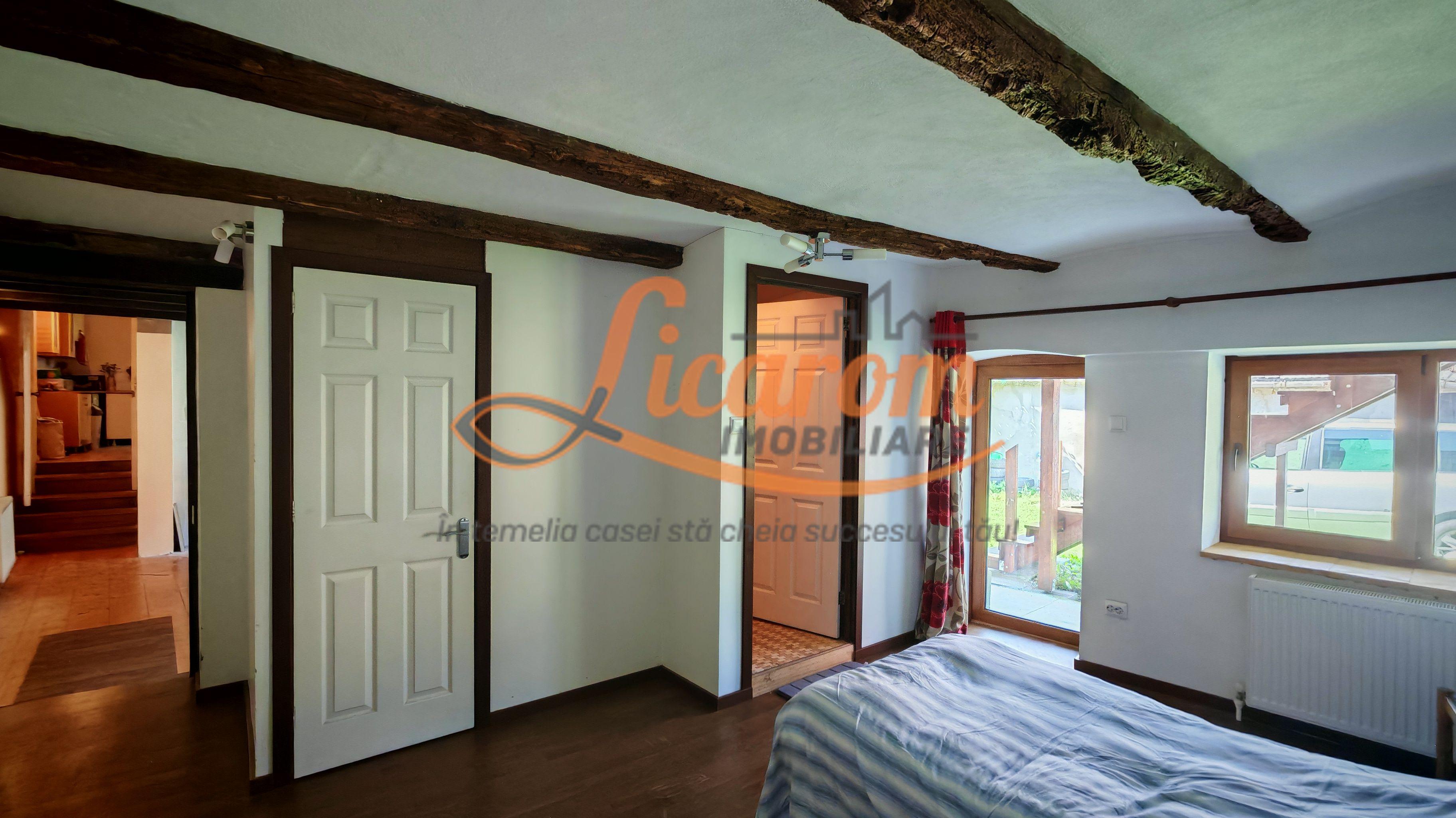 CASA SASEASCA comuna VULCAN,zona foarte buna,teren 3000 mp - 7