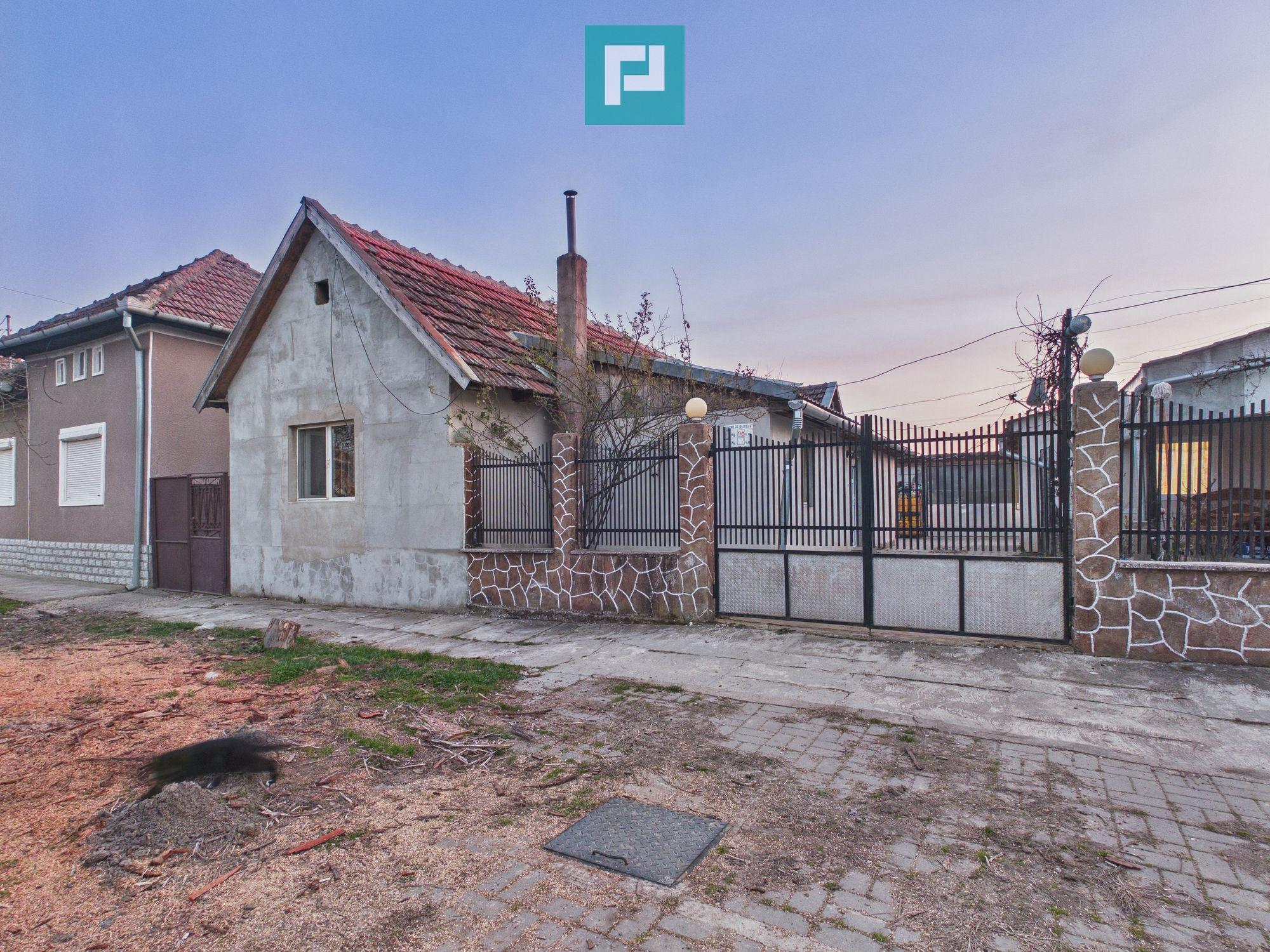 Casă cu 4 camere și 700 mp teren în Cermei - 1