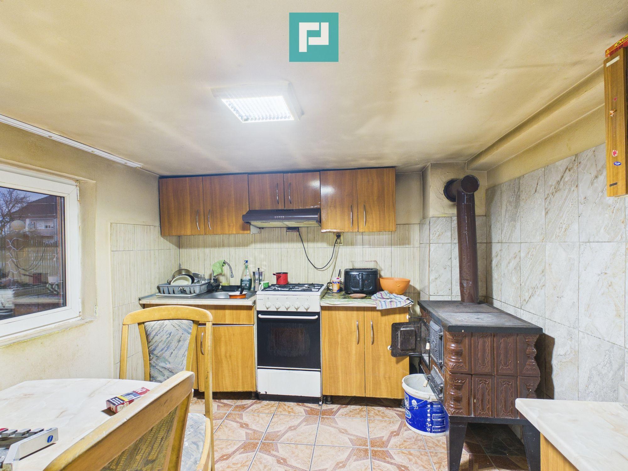 Casă cu 4 camere și 700 mp teren în Cermei - 5