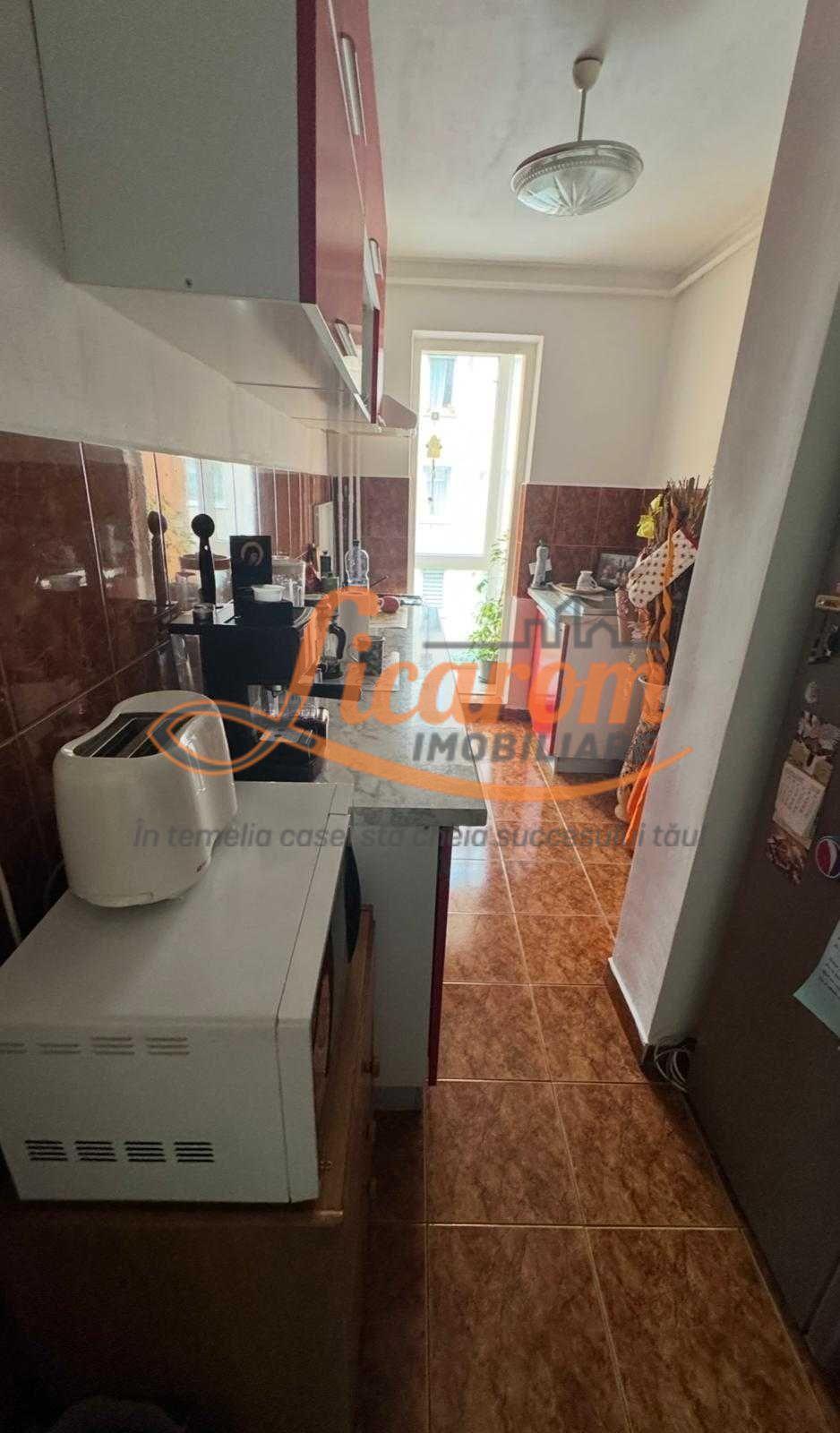 Apartament 3 camere decomandat Calea Bucuresti etaj 1/4 - 1