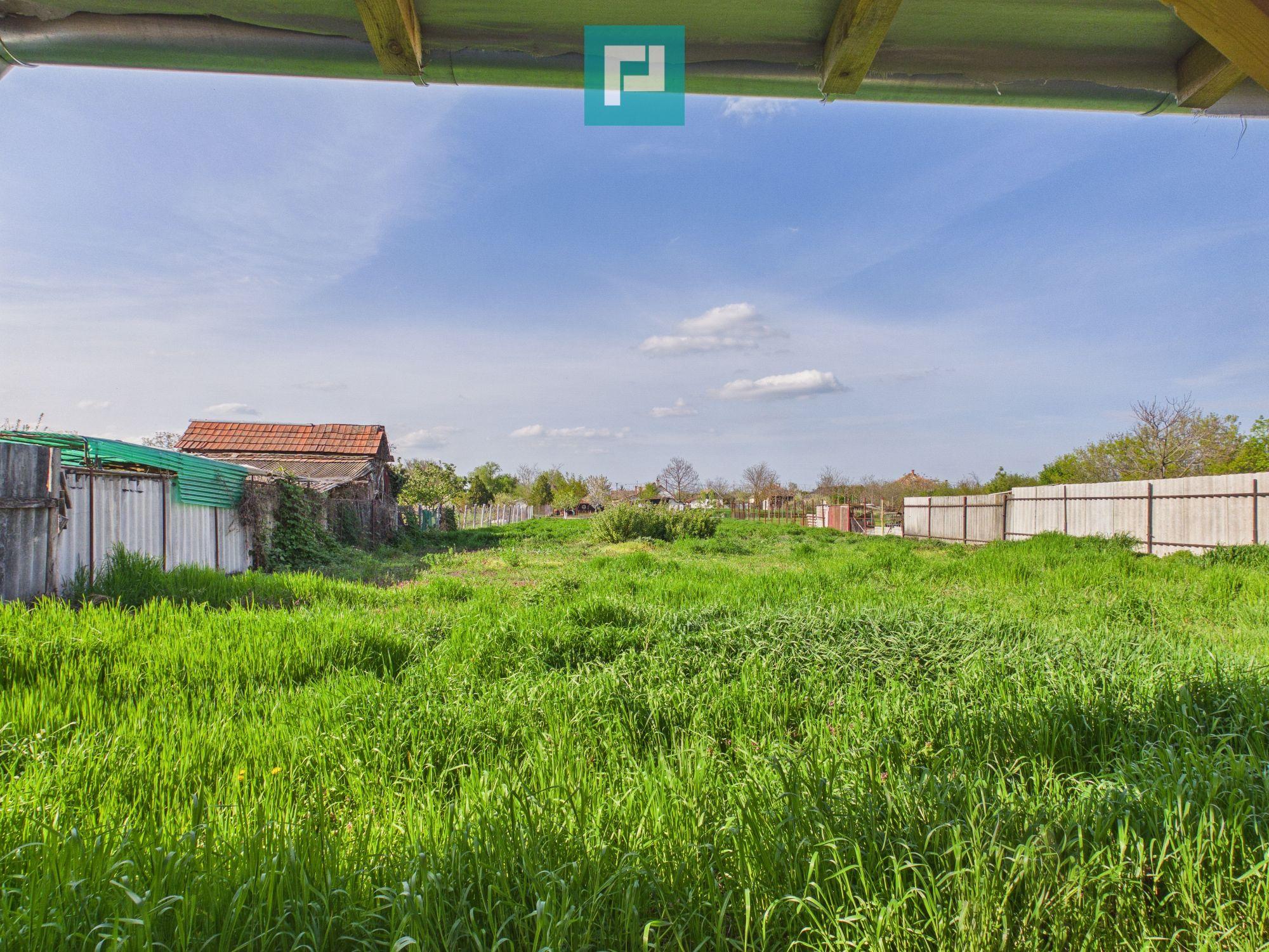 Casă renovată 4 camere si 1452 mp teren în Bătania - 13