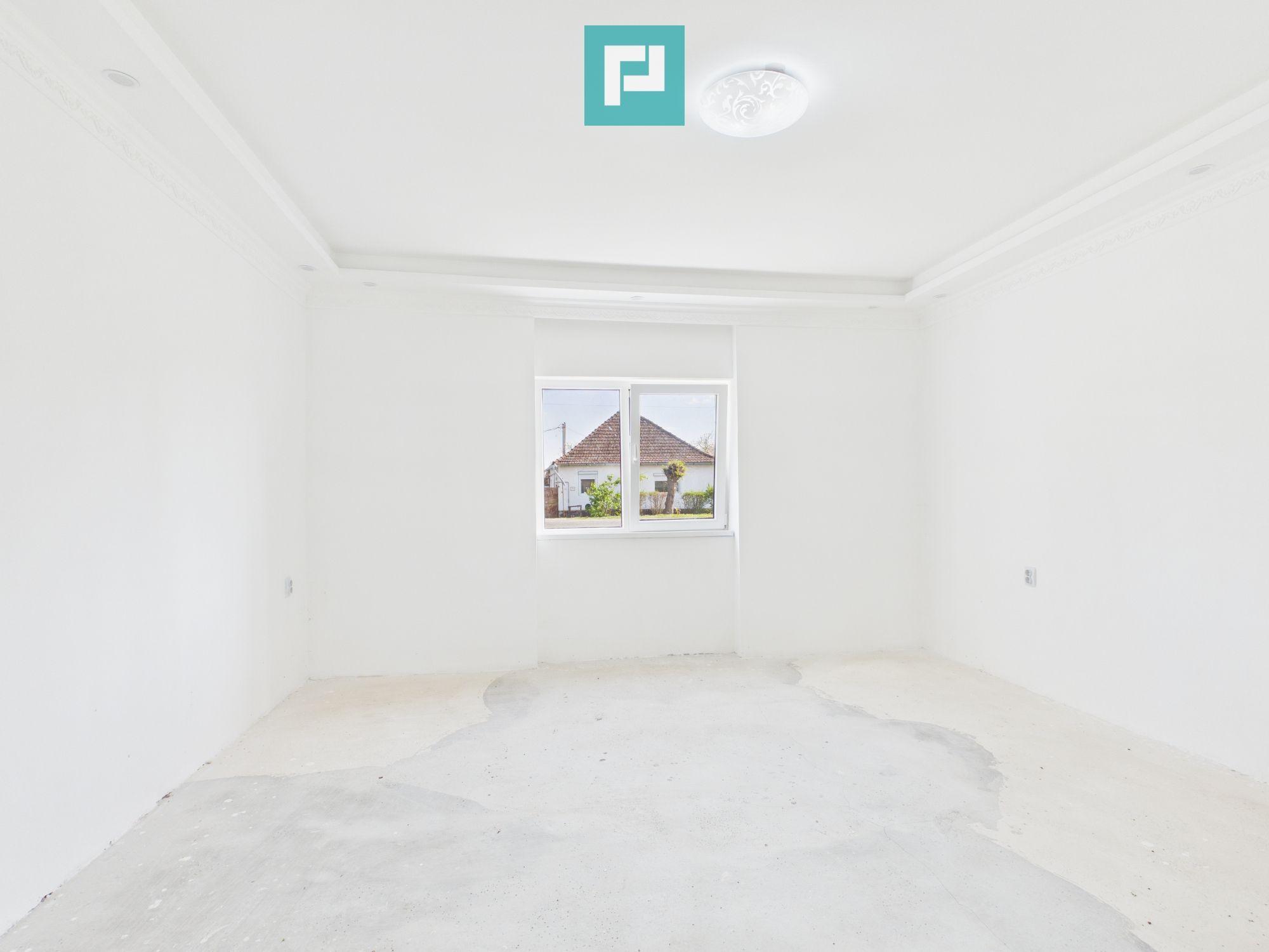 Casă renovată 4 camere si 1452 mp teren în Bătania - 10
