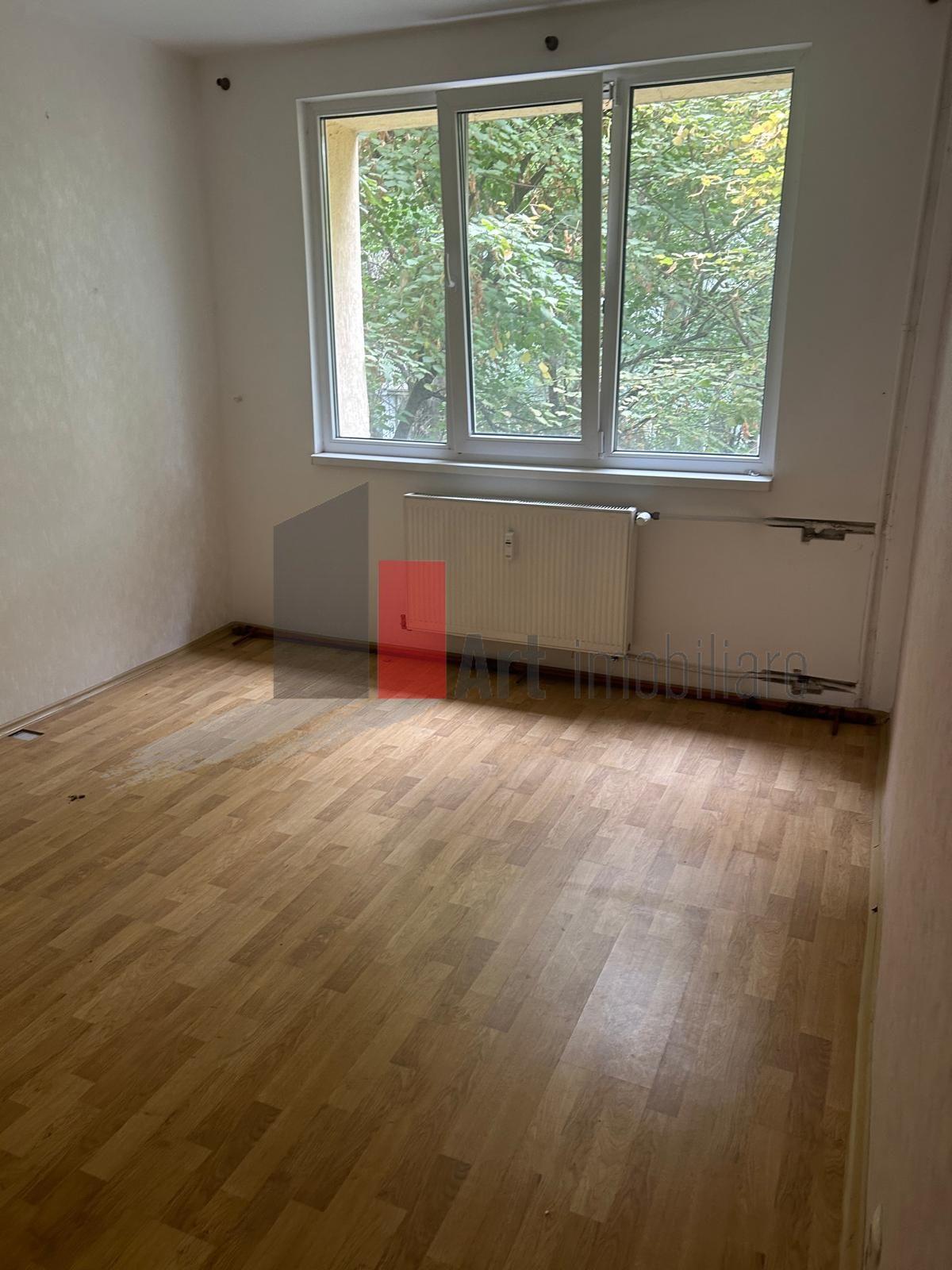 Vânzare apartament 4 camere decomandat Bd. Brâncoveanu - Izvorul Rece - 3