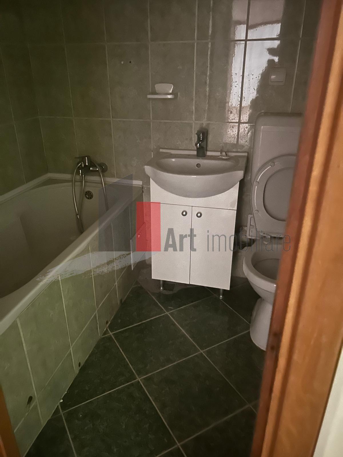 Vânzare apartament 4 camere decomandat Bd. Brâncoveanu - Izvorul Rece - 1