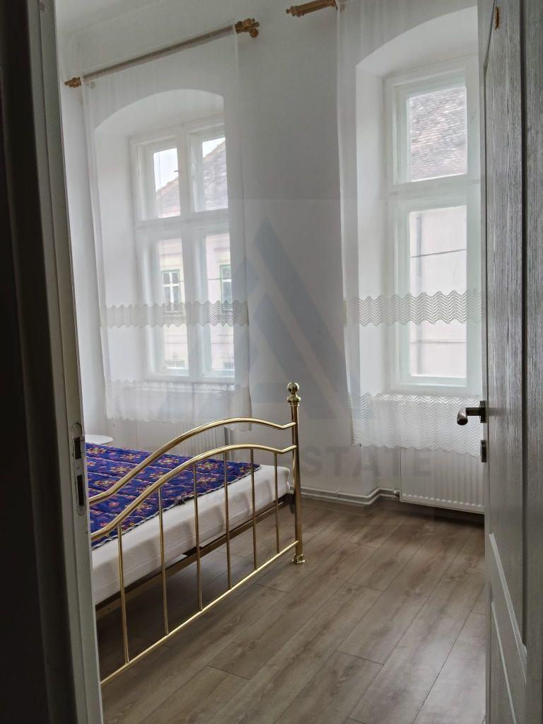 Apartament 2 camere 100 mp utili pivnita si pod zona Centrală-Lazaret - 1