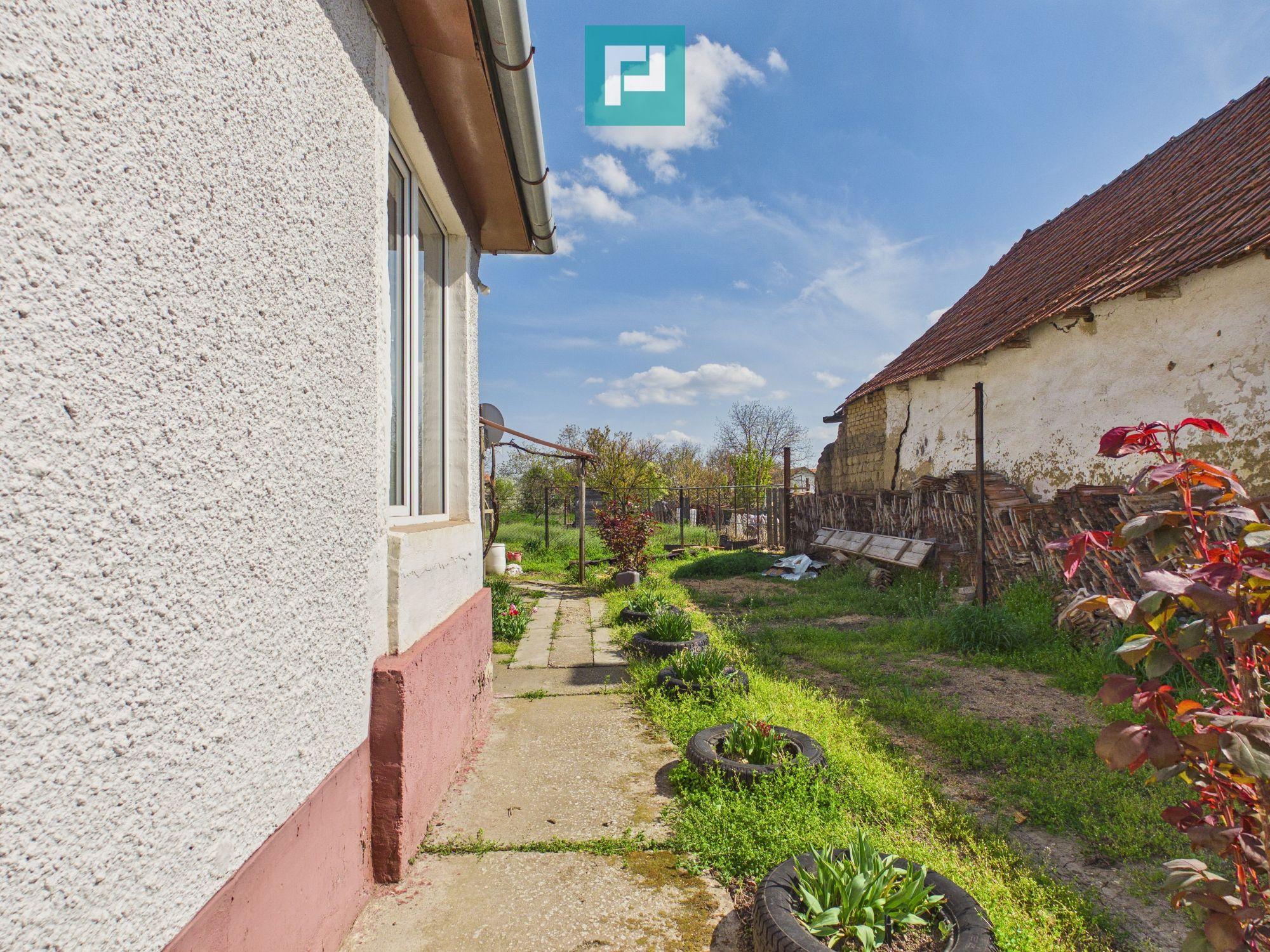 Casă cu 3 camere și 1047 mp în Peregu Mic - 7
