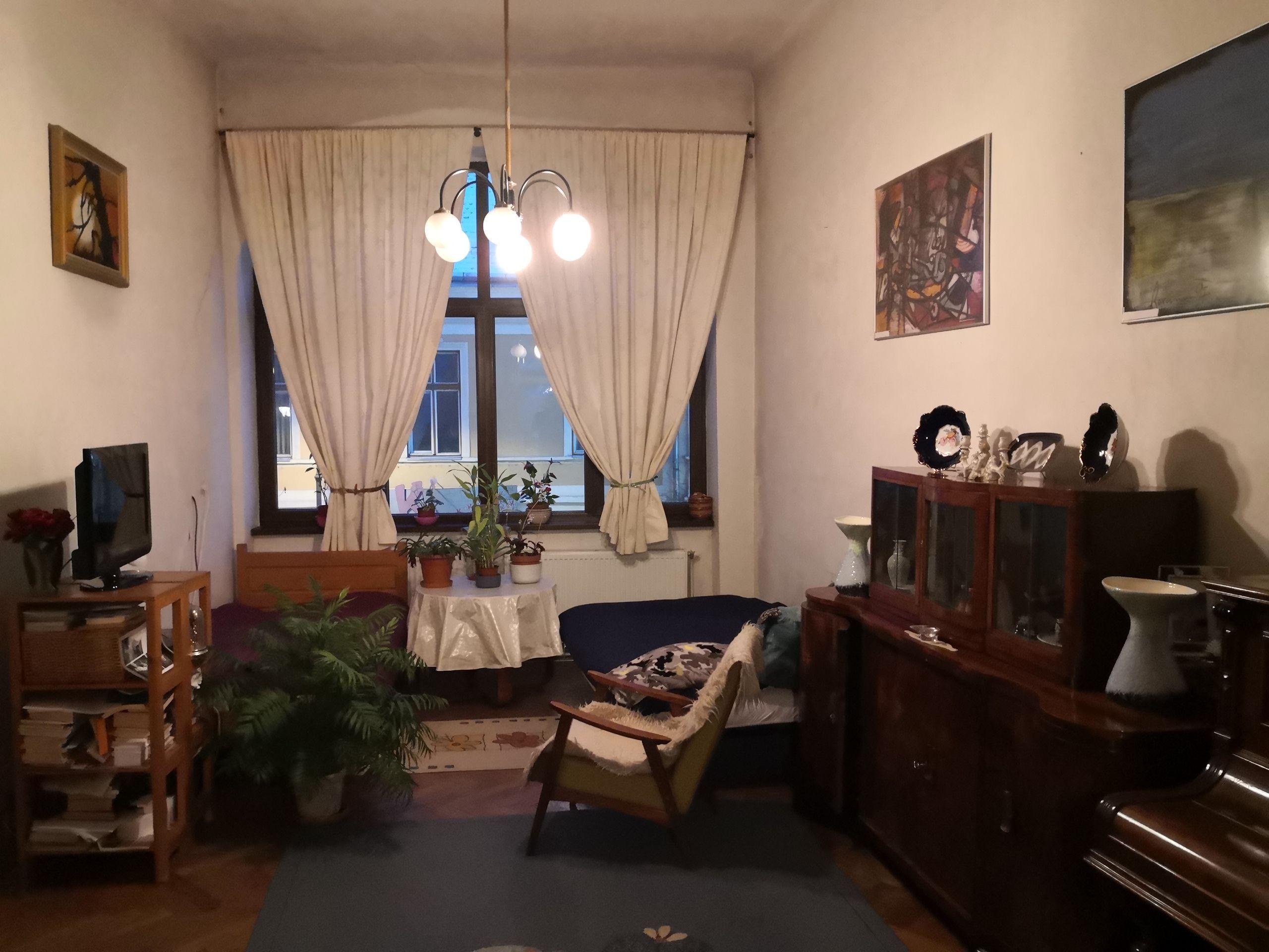 Apartament spatios , cu farmec deosebit -zona Posta Veche - 1