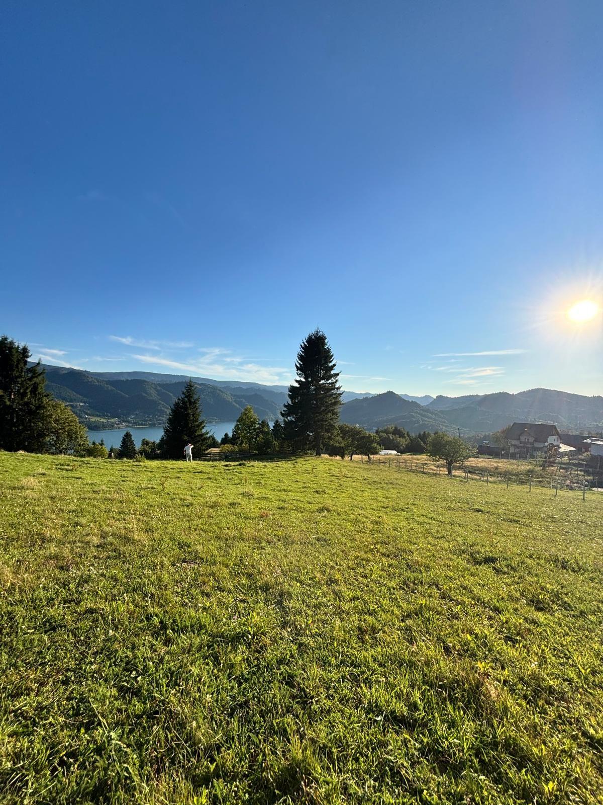 Teren cu view spre lac- 20 arii- - 3