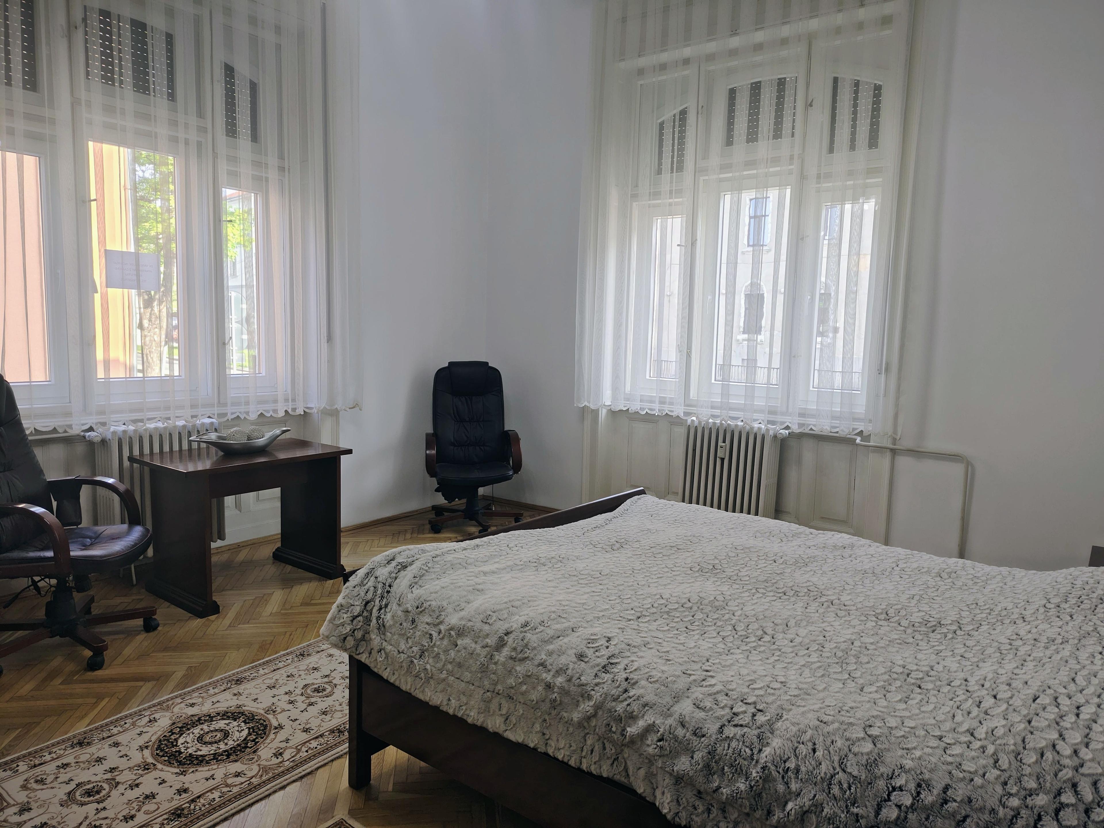 Apartament 2 camere Parc Traian , 400 E neg. Comision 50% - 5