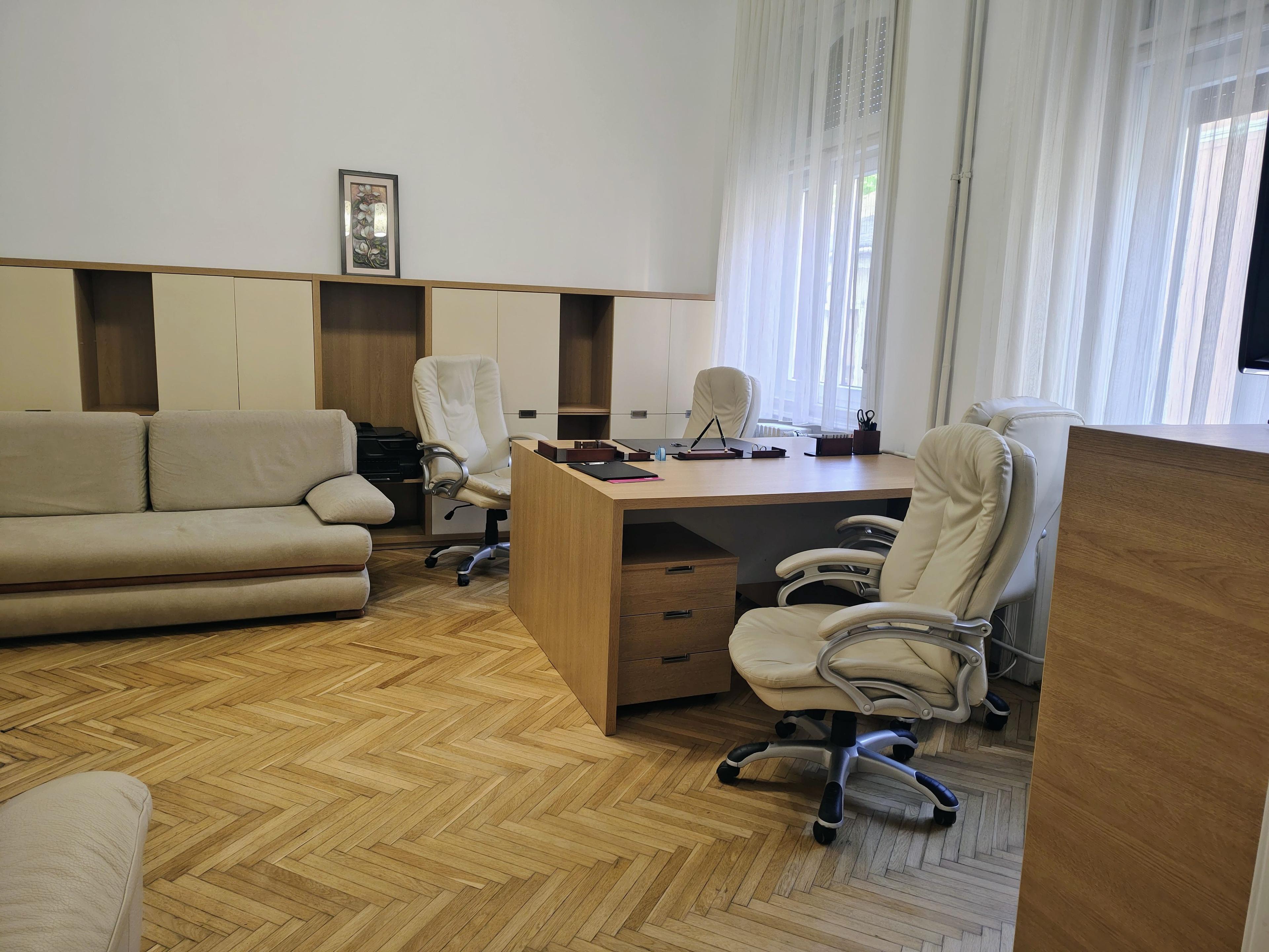 Apartament 2 camere Parc Traian , 400 E neg. Comision 50% - 2