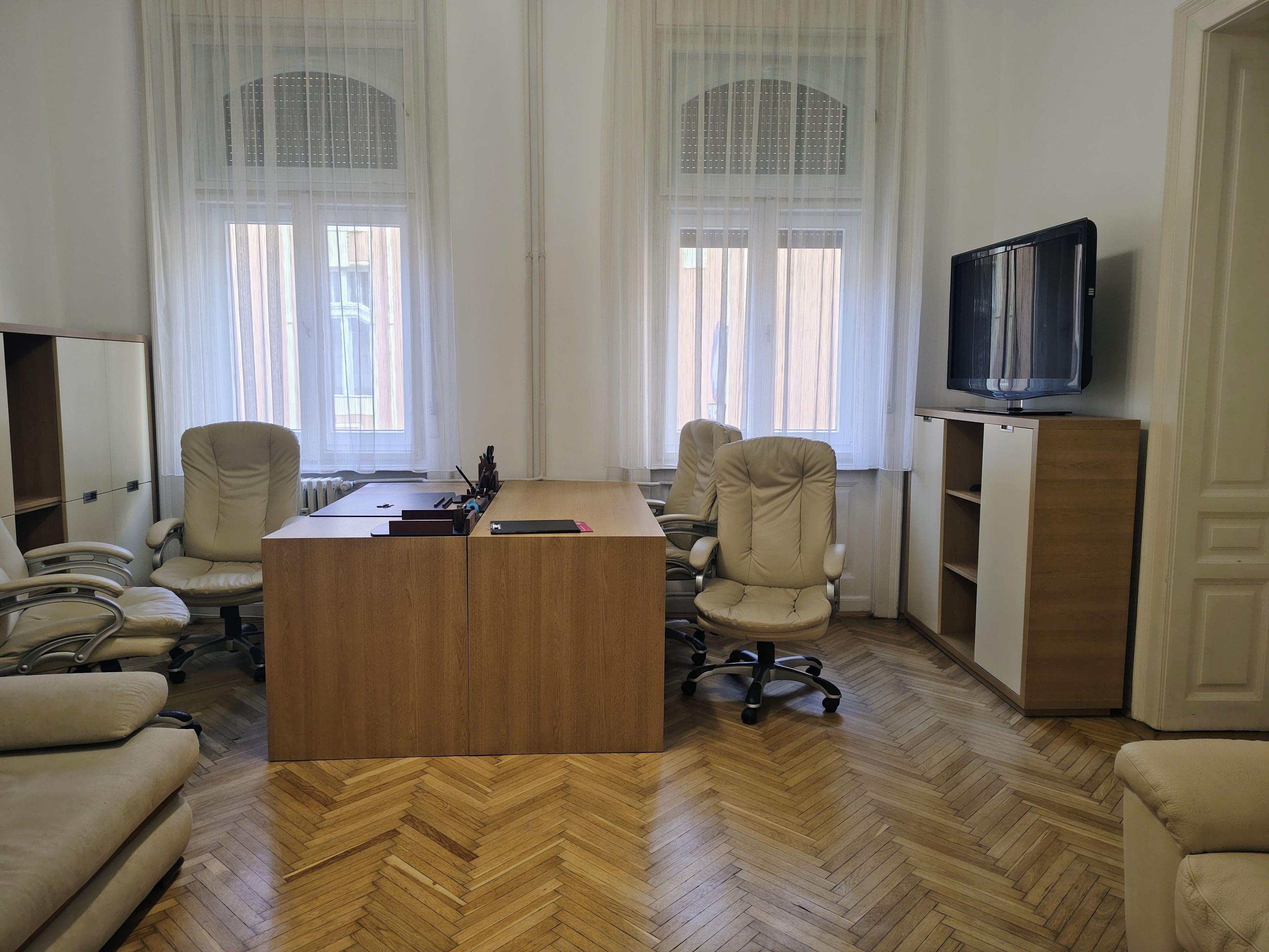 Apartament 2 camere Parc Traian , 400 E neg. Comision 50% - 1