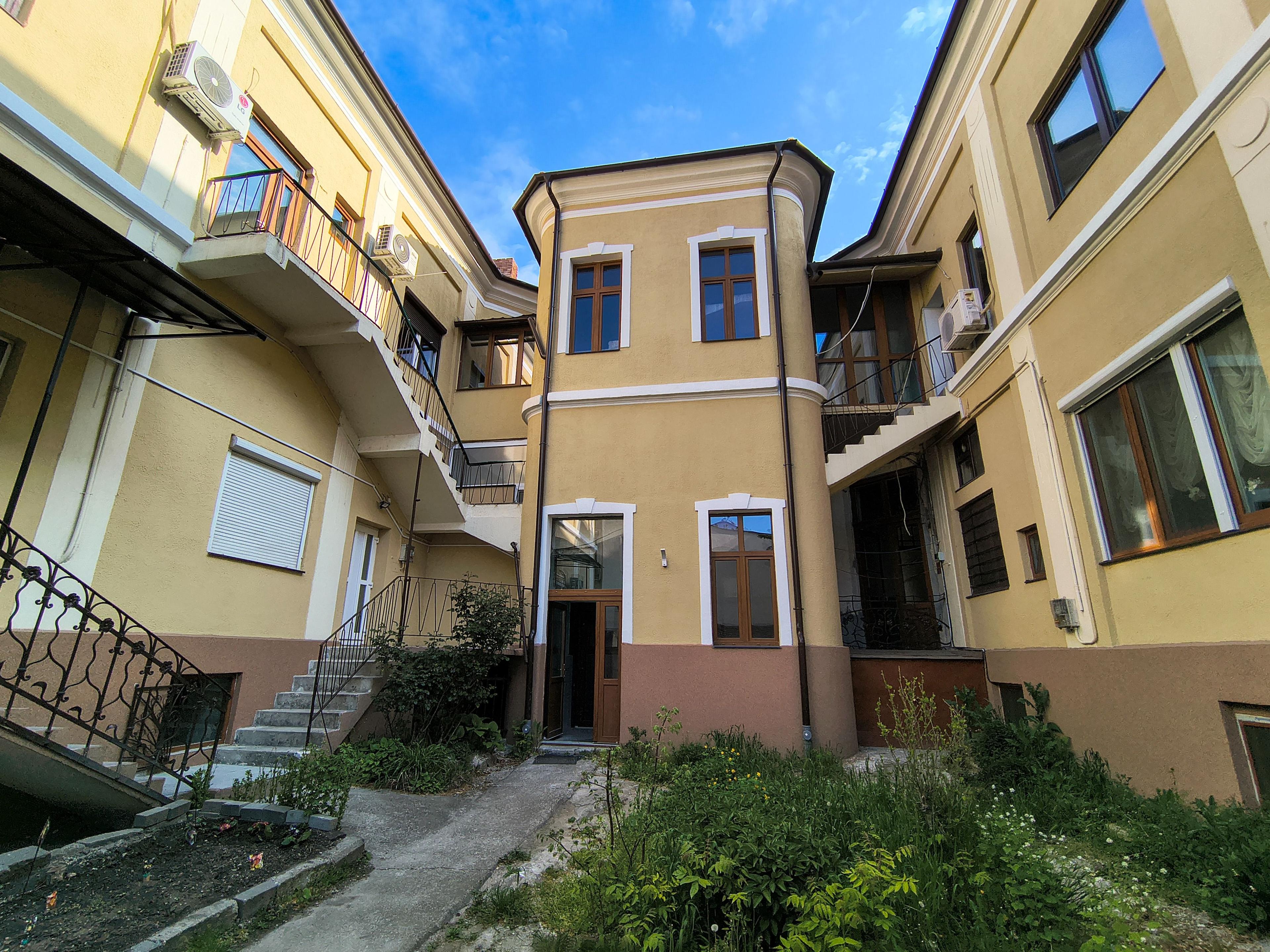 Apartament 2 camere Parc Traian , 400 E neg. Comision 50% - 7