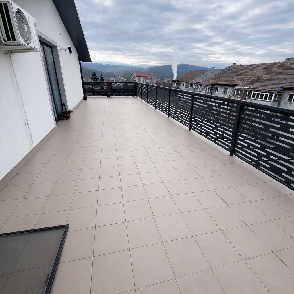 Apartament etaj 3 , zona centrala - 3