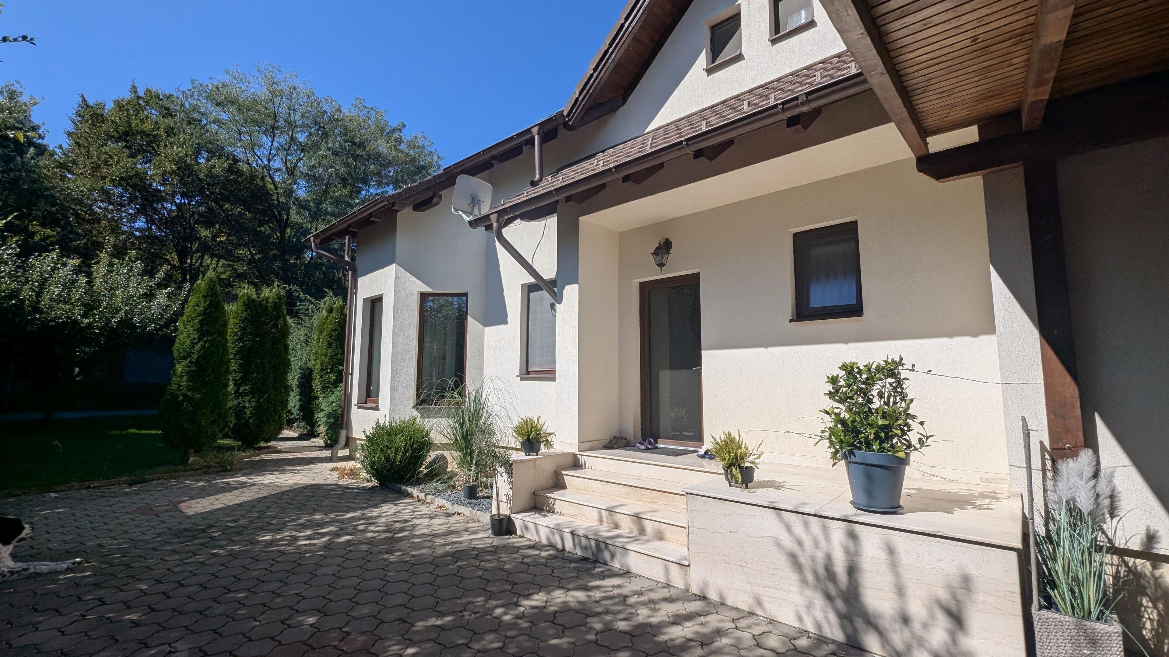 Vila cu 5 camere, 200 mp, teren 1500 mp zona Padure Dumbrava - 2