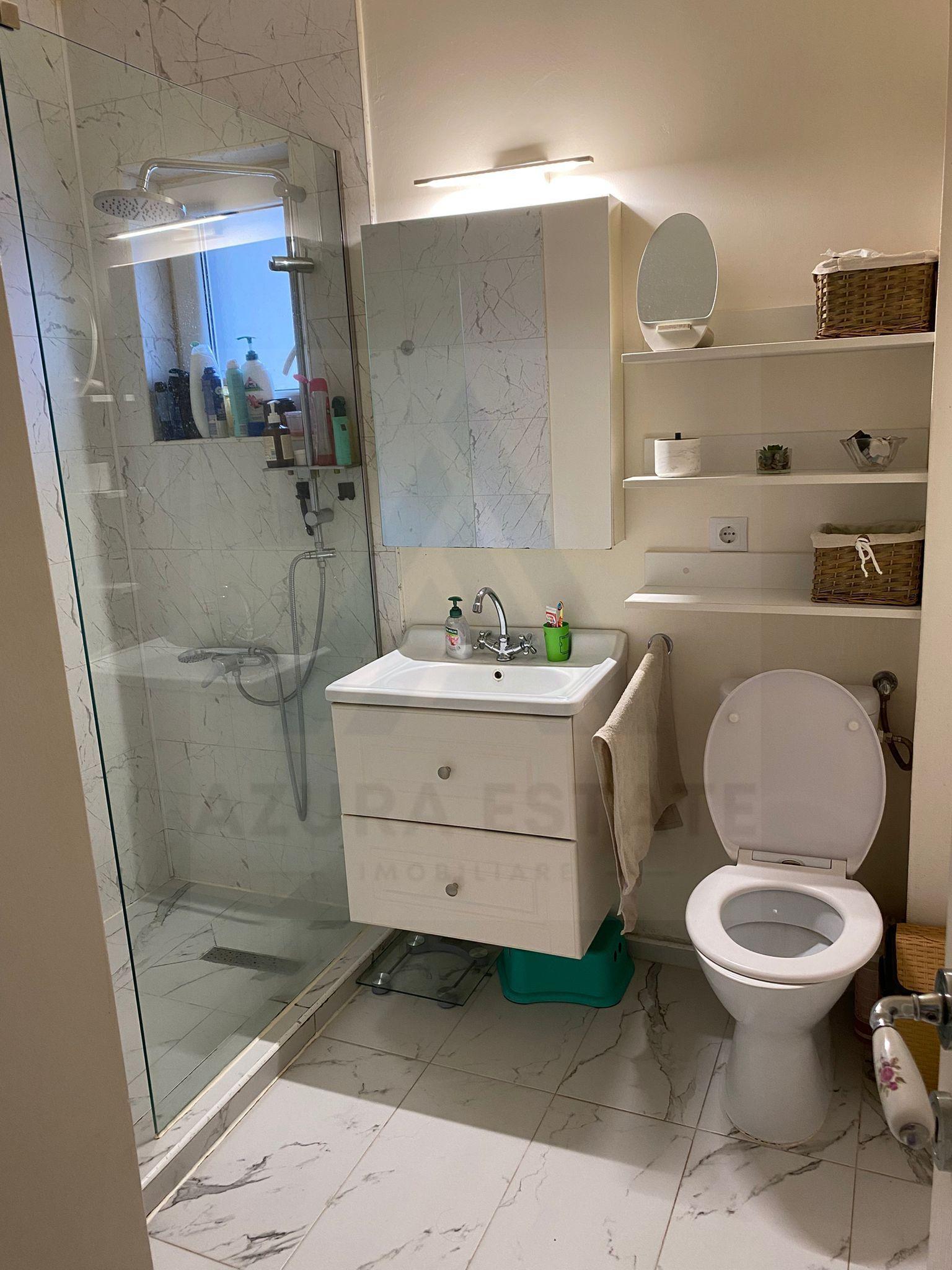 Apartament cu 3 camere 2 bai si curte individuala 74 mp în Șelimbăr - 11