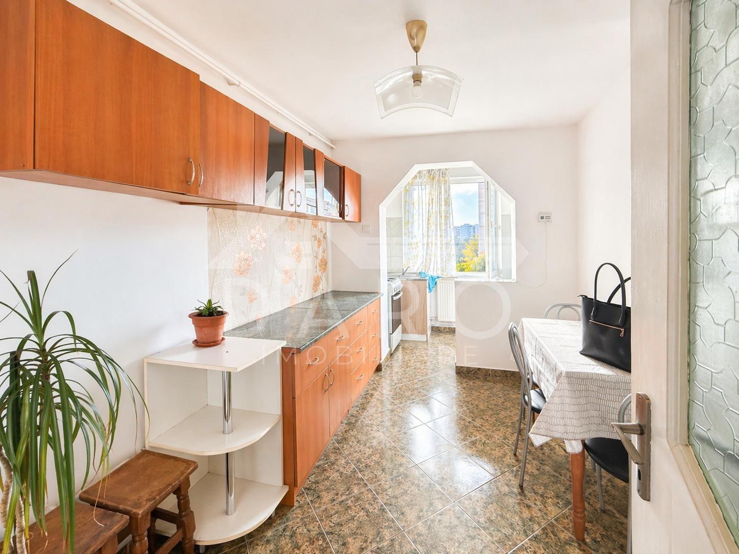 Vând apartament cu 2 camere,in cartierul Tudor,strada Infratirii - 2