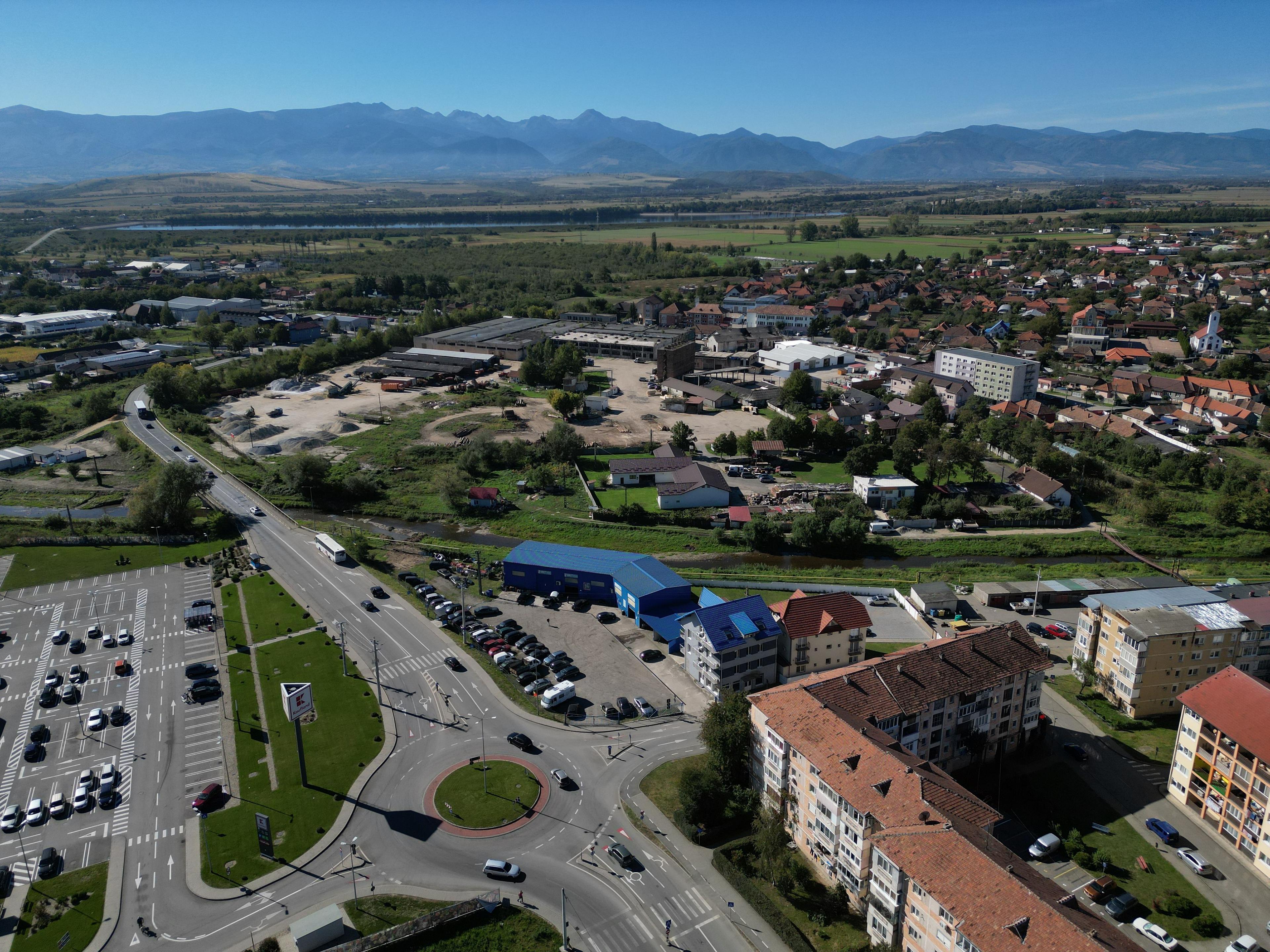 Oportunitate strategică de dezvoltare în Hațeg 3.079 mp - 22