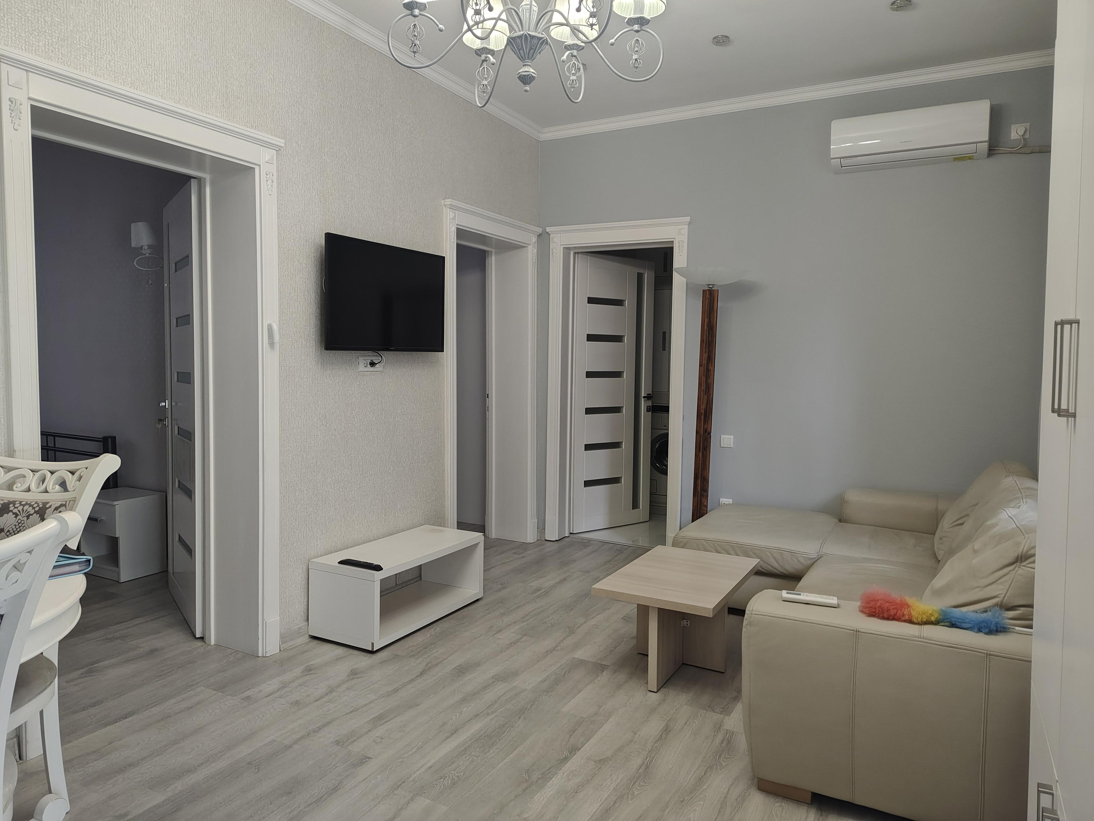 Apartament 3 camere la casa ,ultracentral, 550 E neg. Comision 50% - 1