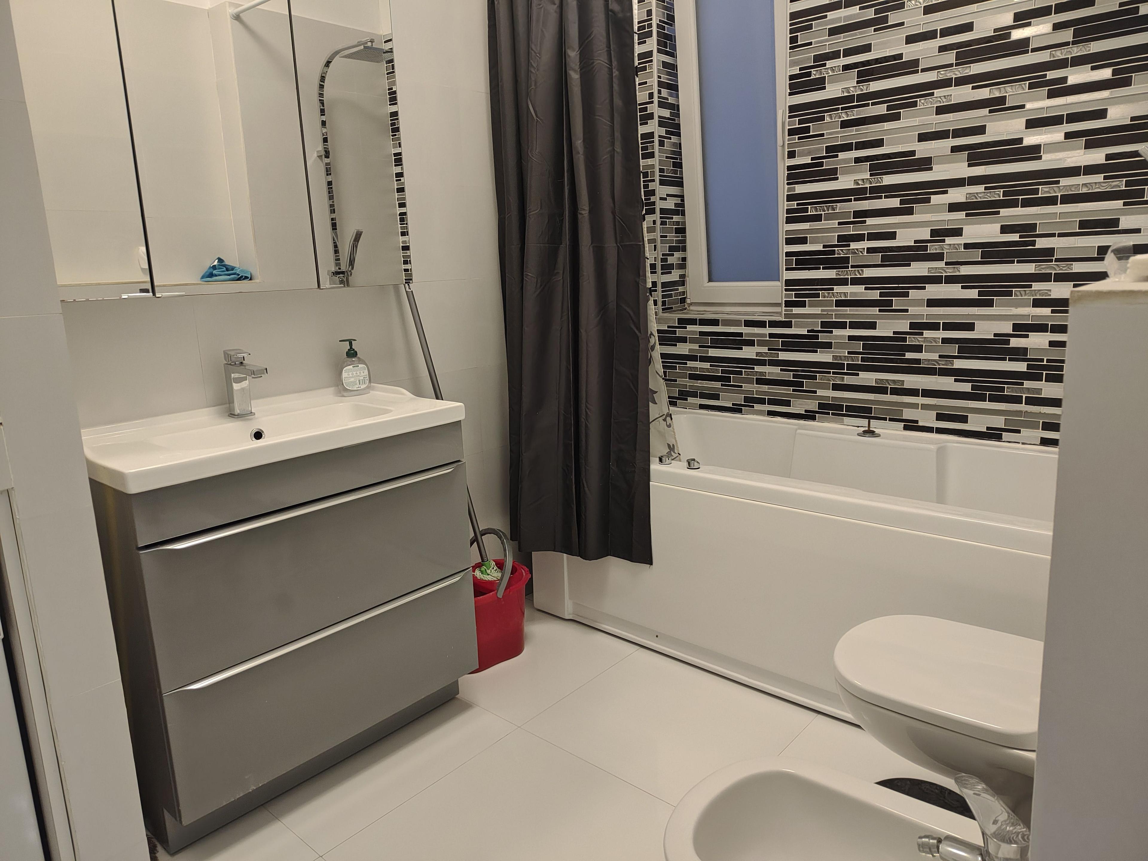 Apartament 3 camere la casa ,ultracentral, 550 E neg. Comision 50% - 7