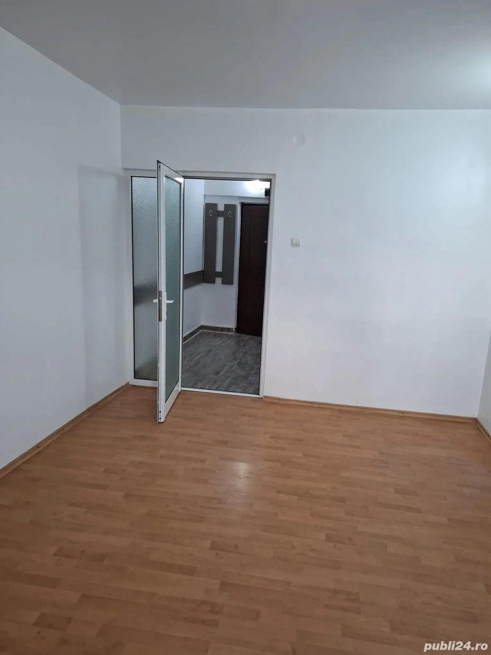 De inchiriat garsoniera pentru birou, bl. A, Tiglina 1, 250 euro - 2