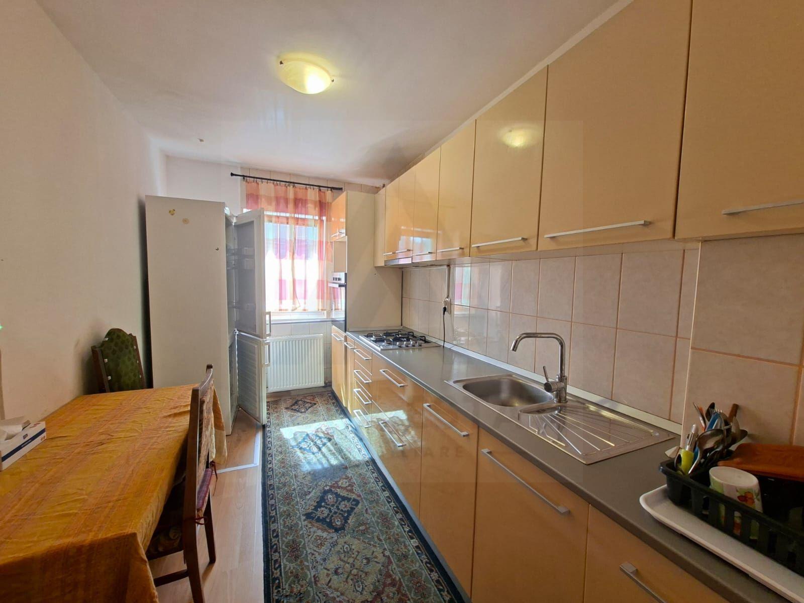 Apartament 3 camere 70 mp Parcul Sub Arini - 1