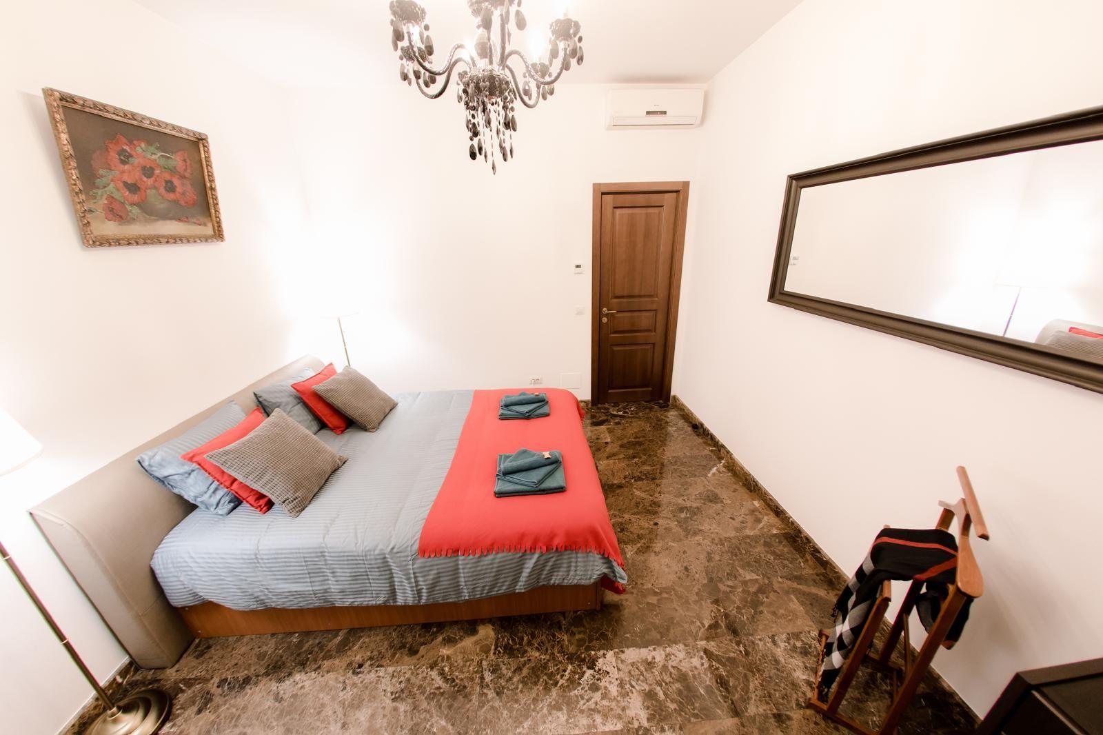 Universitate apartament 5 camere 220 mp de inchiriat - 1