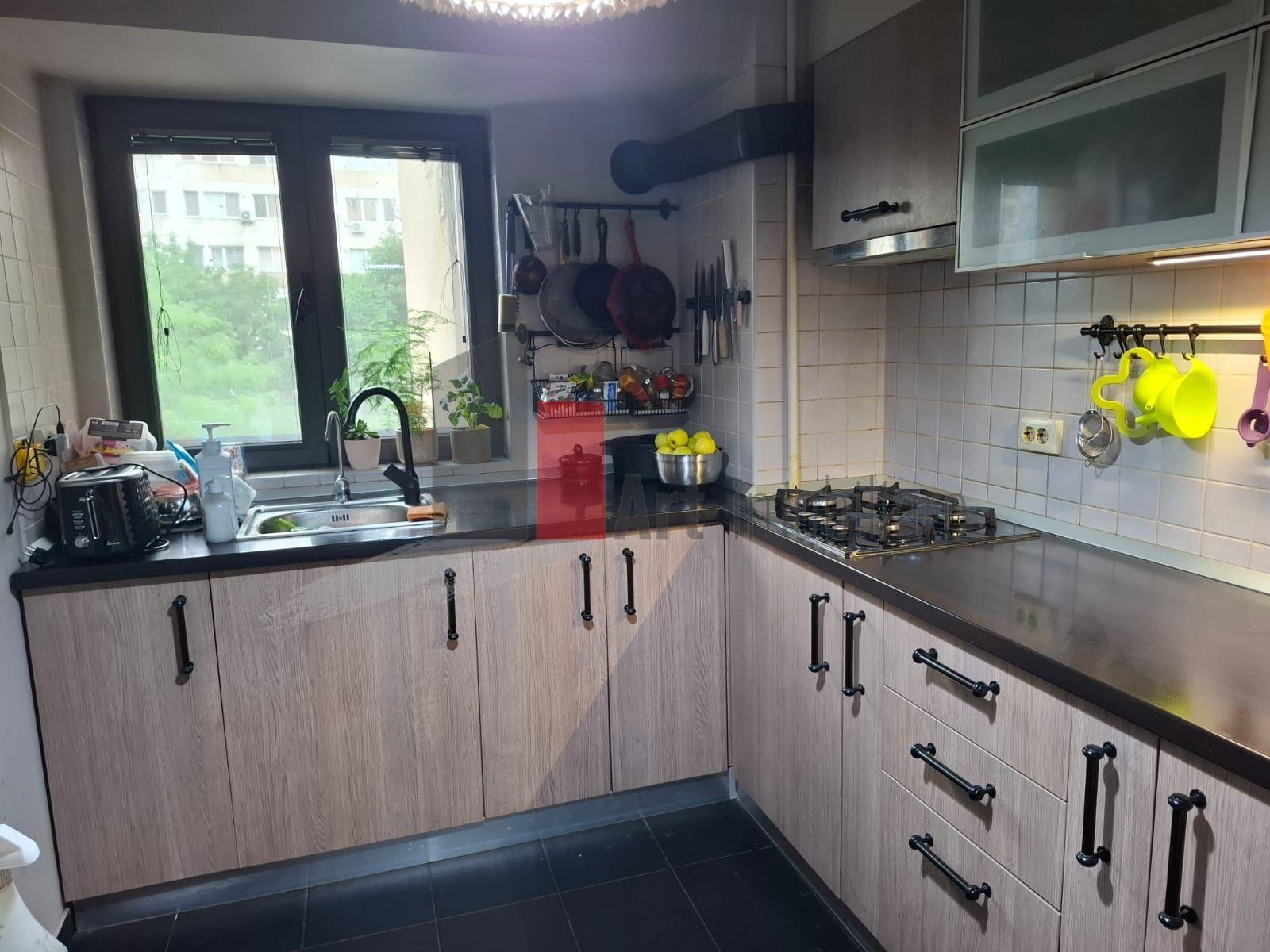 Vânzare apartament 3 camere Obregia - 2