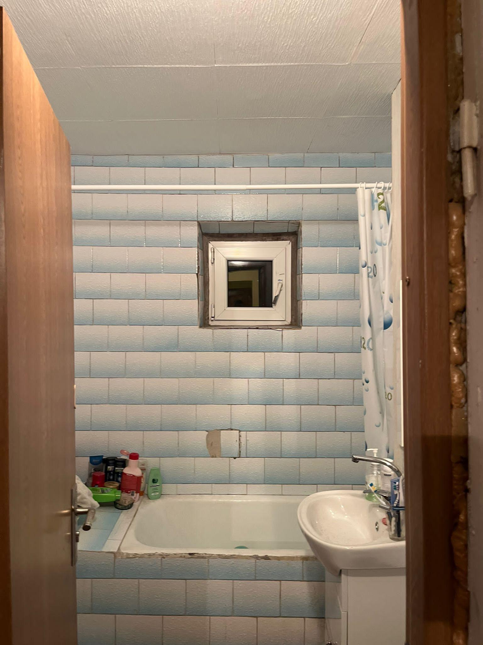 De vanzare apartament 3 camere Micro 16, etaj 4/4, 64.000 euro - 2