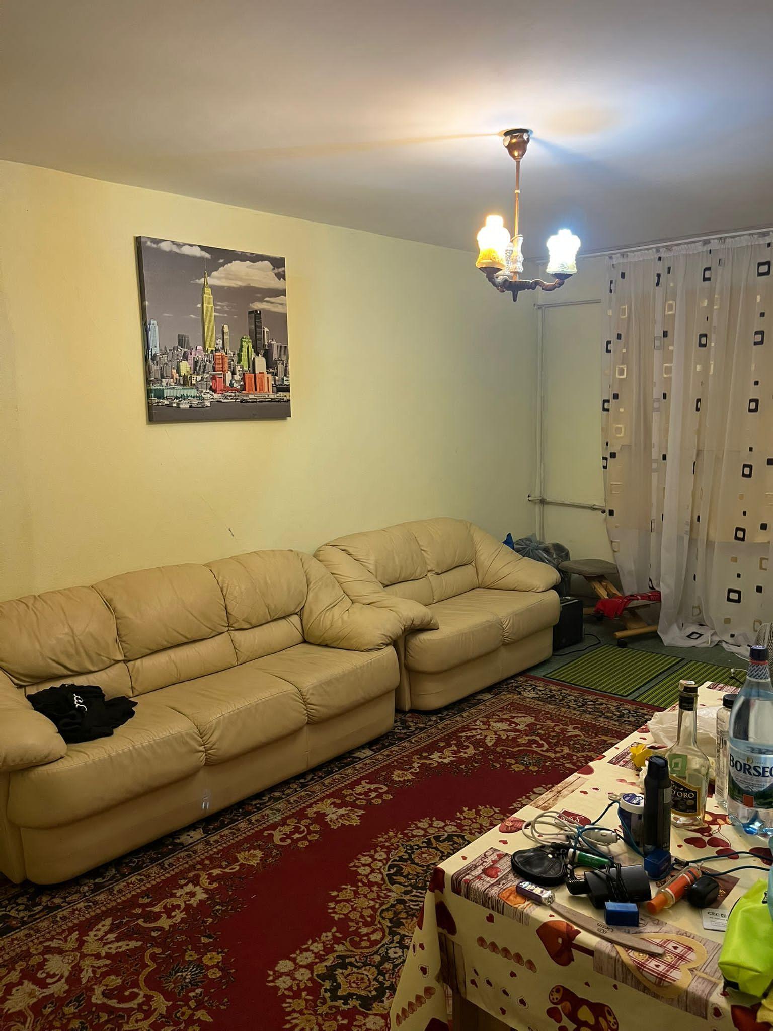 De vanzare apartament 3 camere Micro 16, etaj 4/4, 64.000 euro - 1