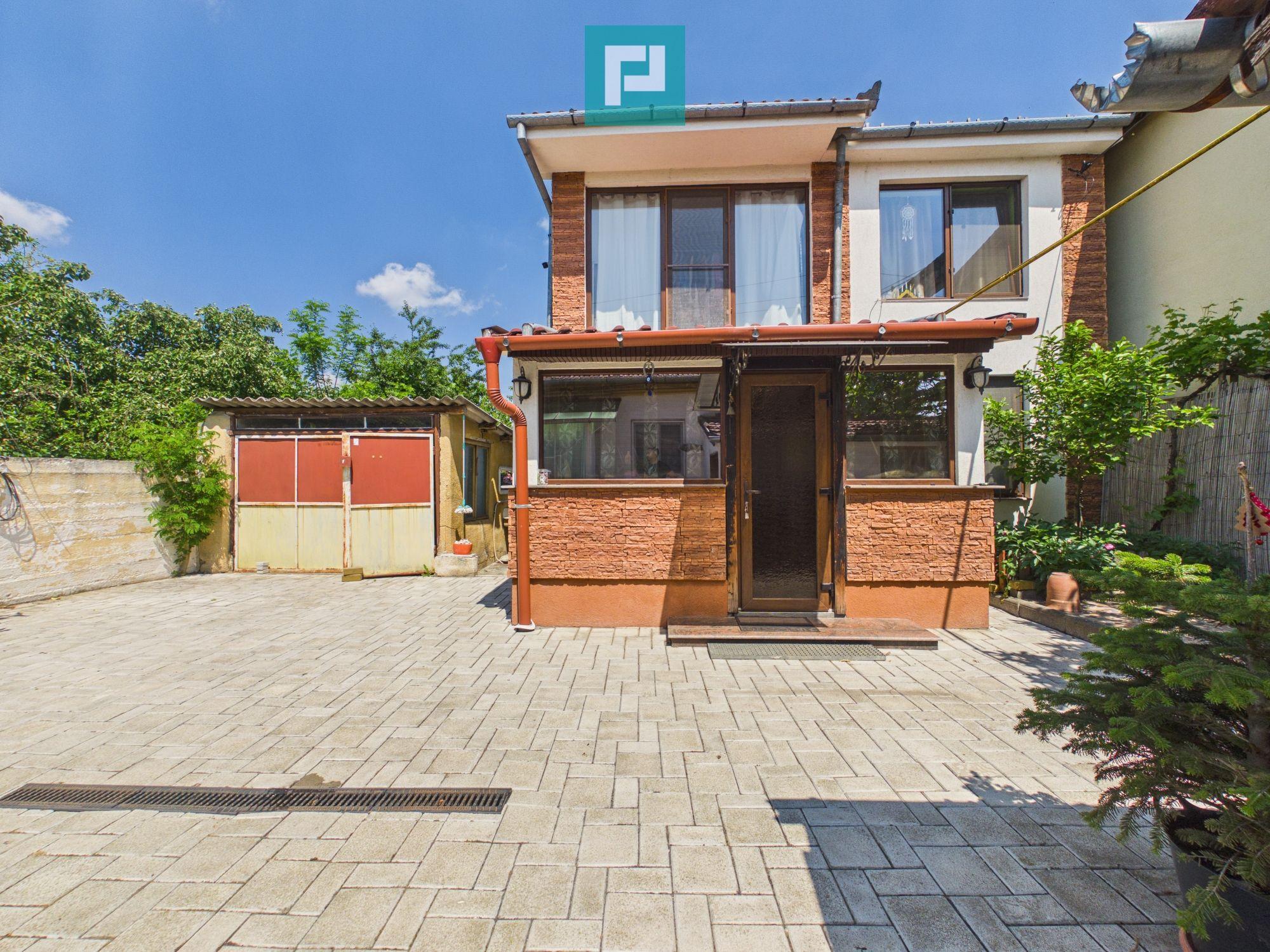 Casă cu 2 corpuri de clădire în Bujac - 2