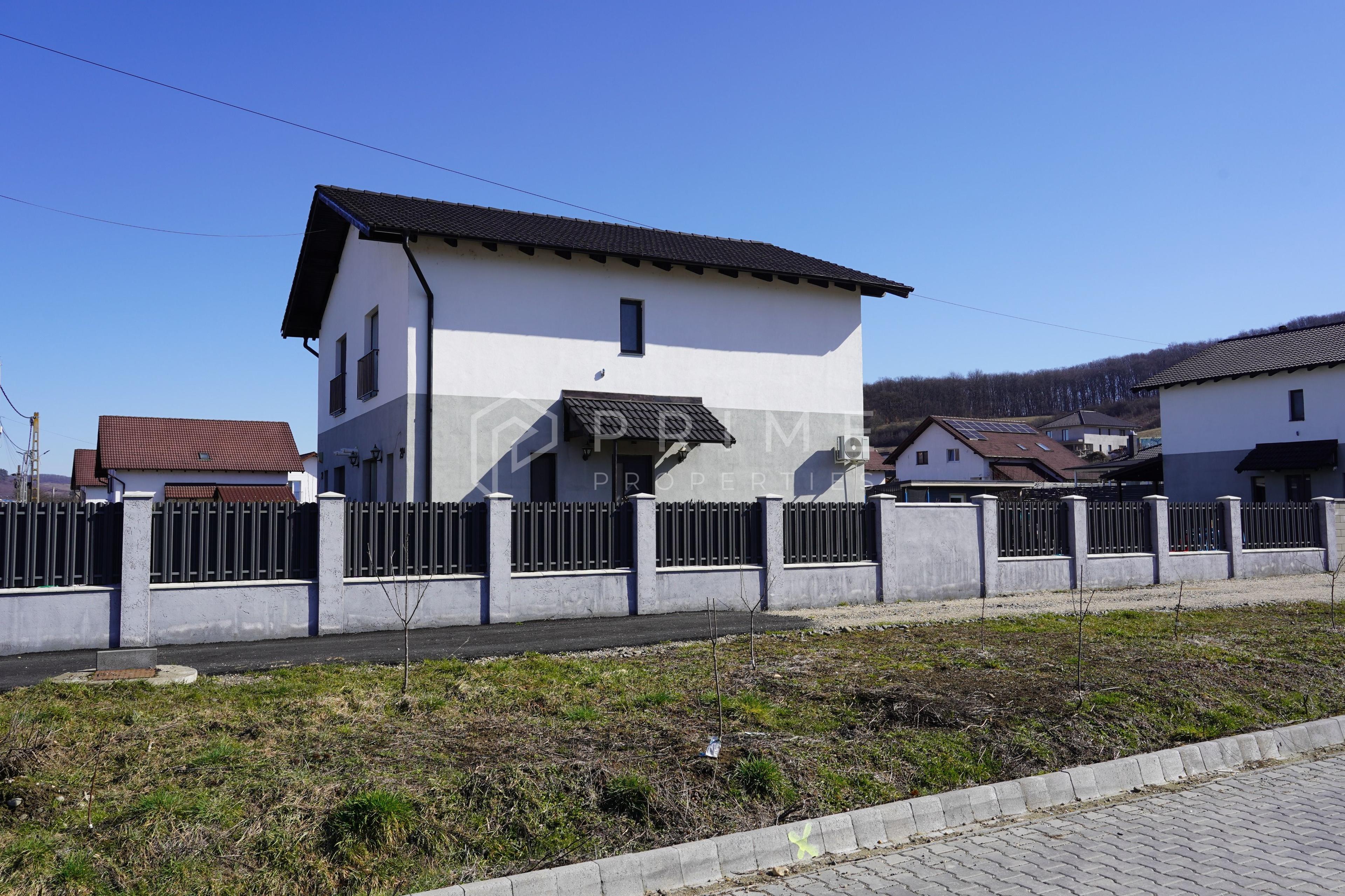 Casă tip duplex complet amenajată si mobilată