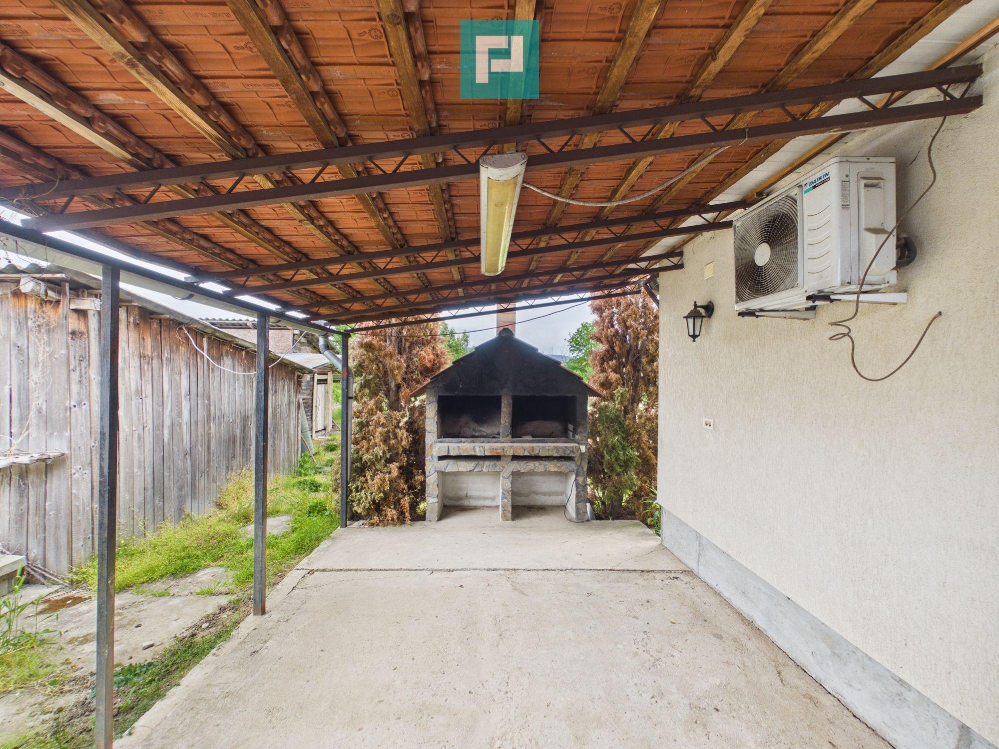 Casă complet modernizată, P+1 în Buteni, Arad - 24