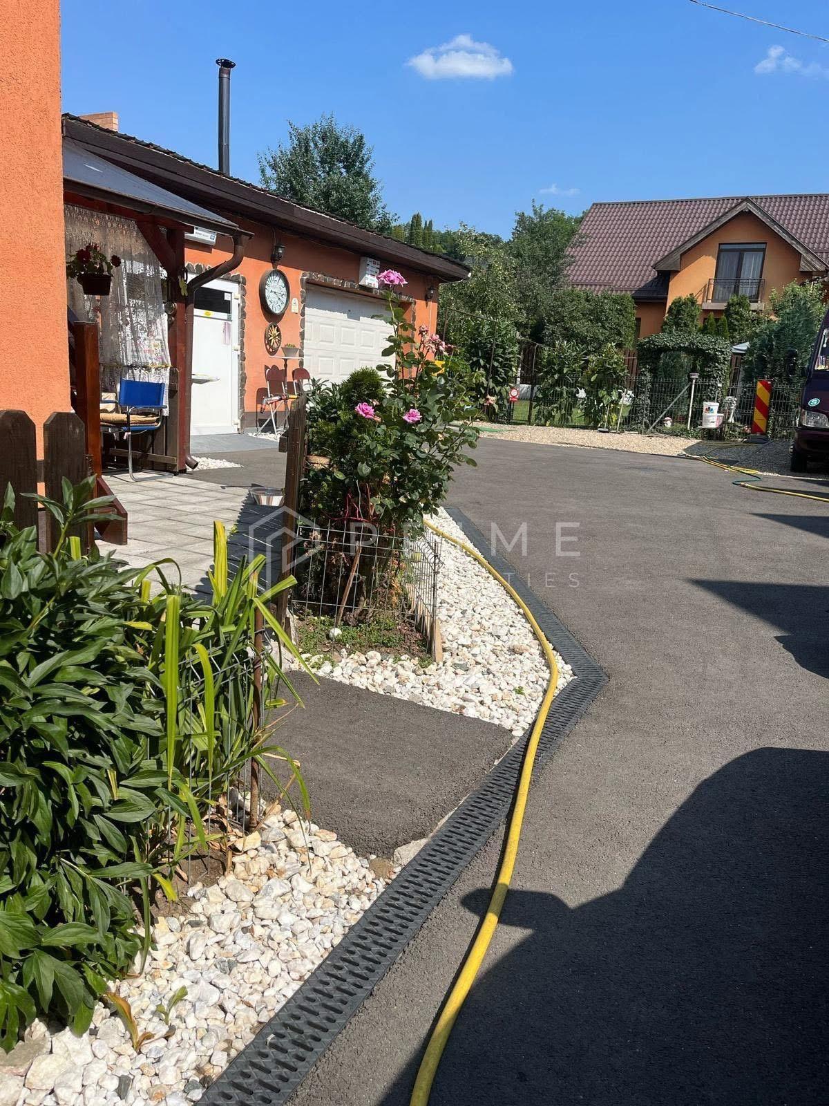Casa cu front stradal, 7 Noiembrie, ideala clinica/cabinet/locuinta - 1