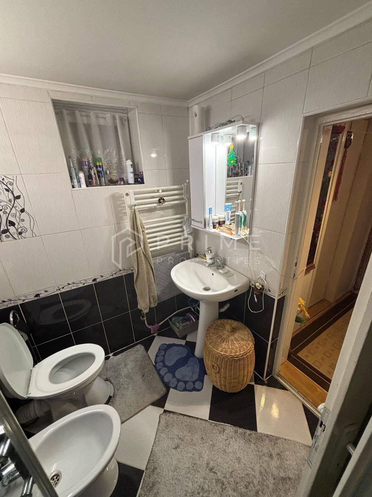 Casa cu front stradal, 7 Noiembrie, ideala clinica/cabinet/locuinta - 16