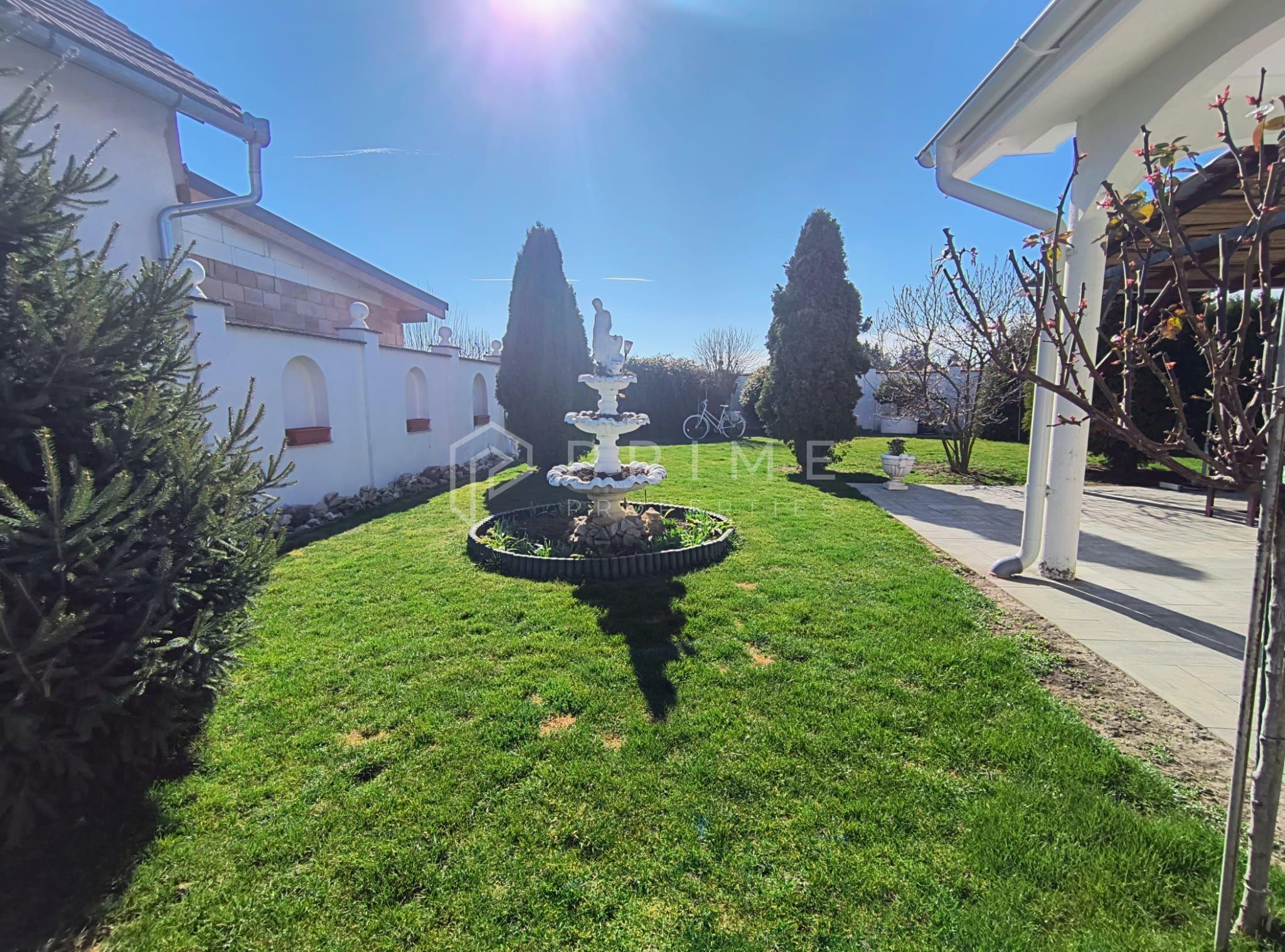 Casa perfectă pentru familie – curte, foișor cu grătar și garaj triplu - 4