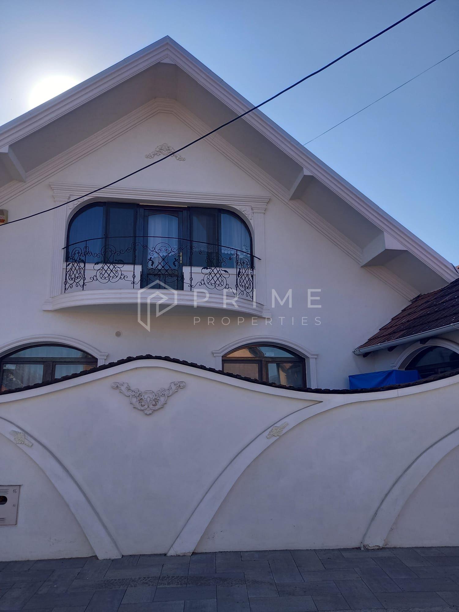 Casa perfectă pentru familie – curte, foișor cu grătar și garaj triplu - 6
