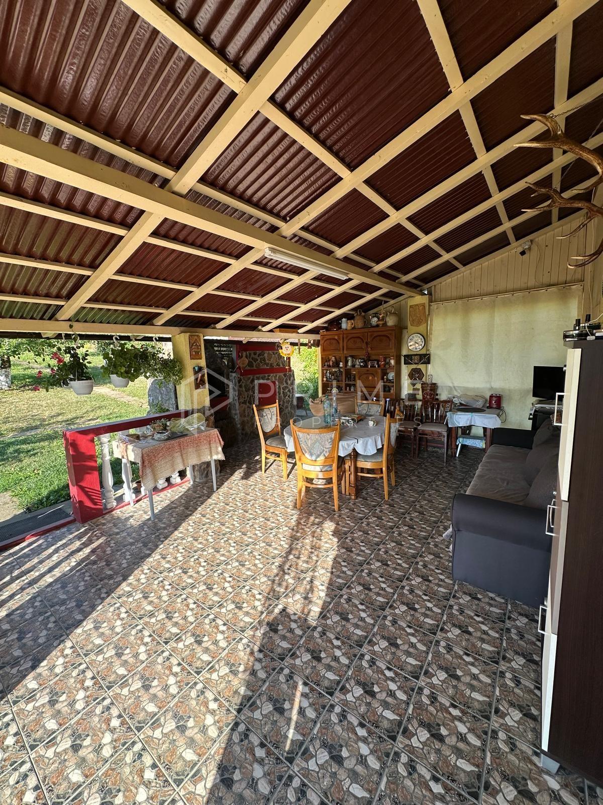 Casă spațioasă de vânzare – Corunca, zona Vatman - 12