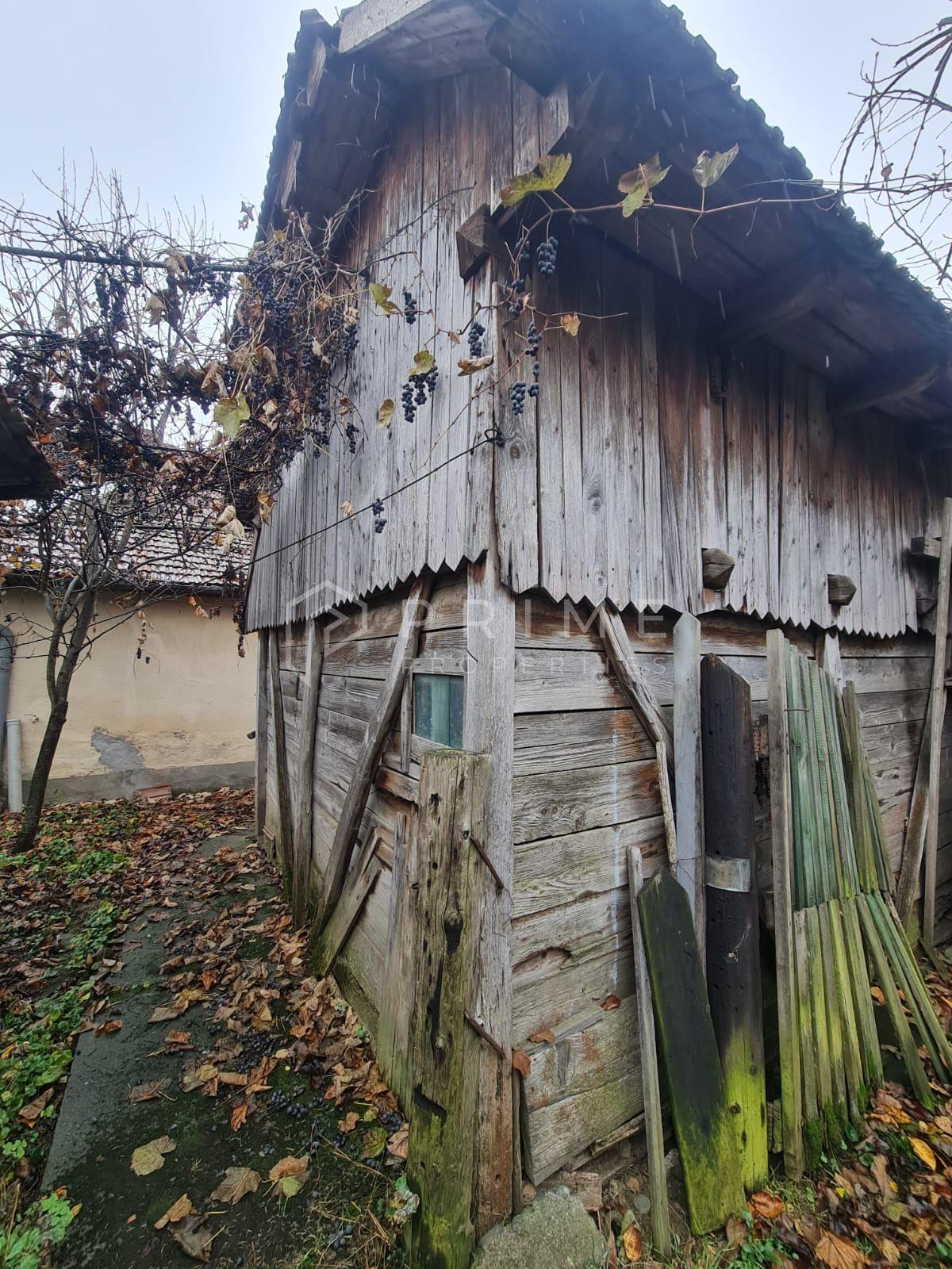 Casă cu teren de 1.000 m² – utilități complete, ideală pentru renovare - 6
