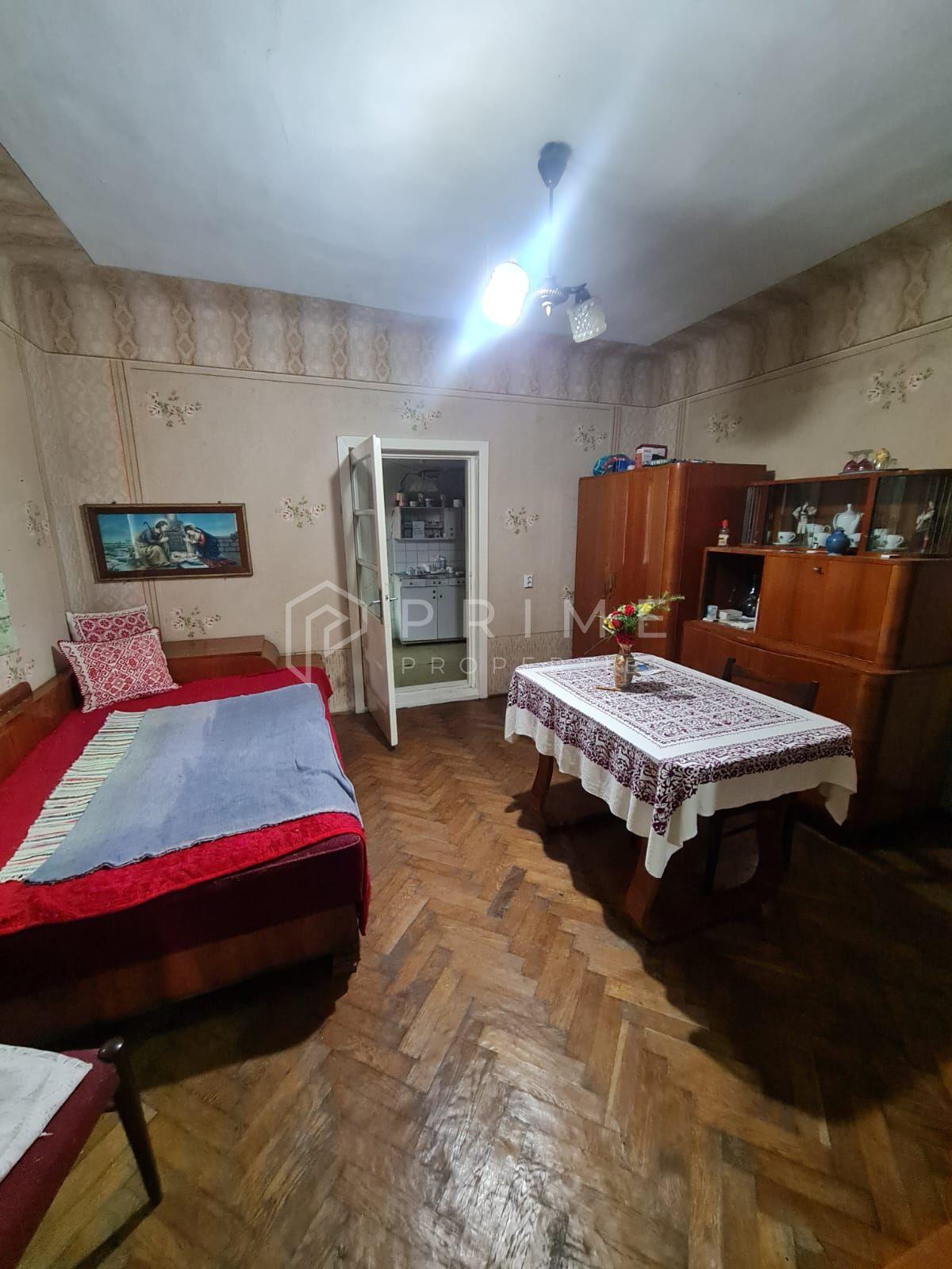 Casă cu teren de 1.000 m² – utilități complete, ideală pentru renovare - 2